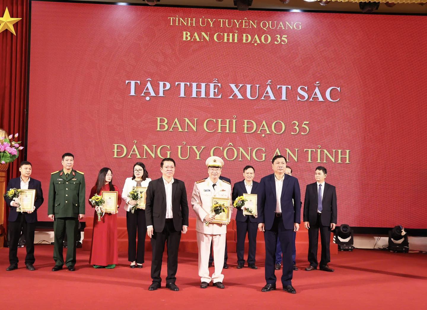 CÔNG AN TỈNH XUẤT SẮC GIÀNH NHIỀU GIẢI THƯỞNG TRONG CUỘC THI VỀ BẢO VỆ NỀN TẢNG TƯ TƯỞNG CỦA ĐẢNG VÀ TÌM HIỂU NGHỊ QUYẾT ĐẢNG BỘ TỈNH TUYÊN QUANG