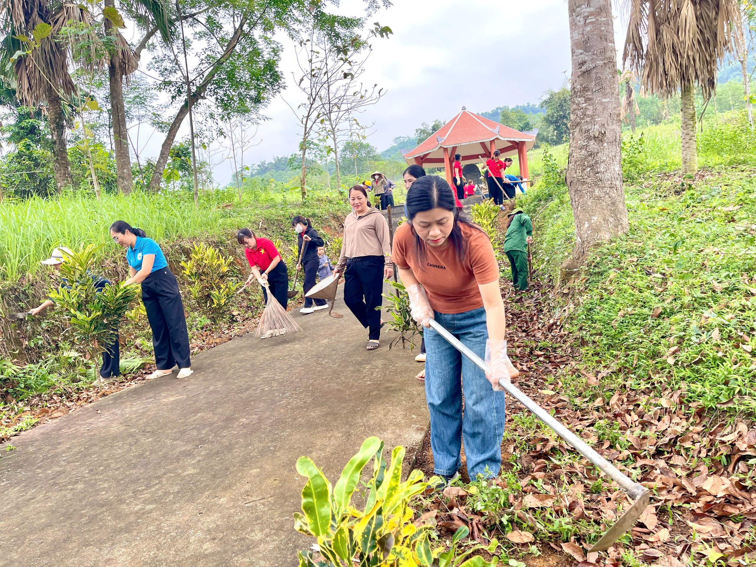 Kiên Đài ra quân tổng vệ sinh các điểm di tích lịch sử trên địa bàn