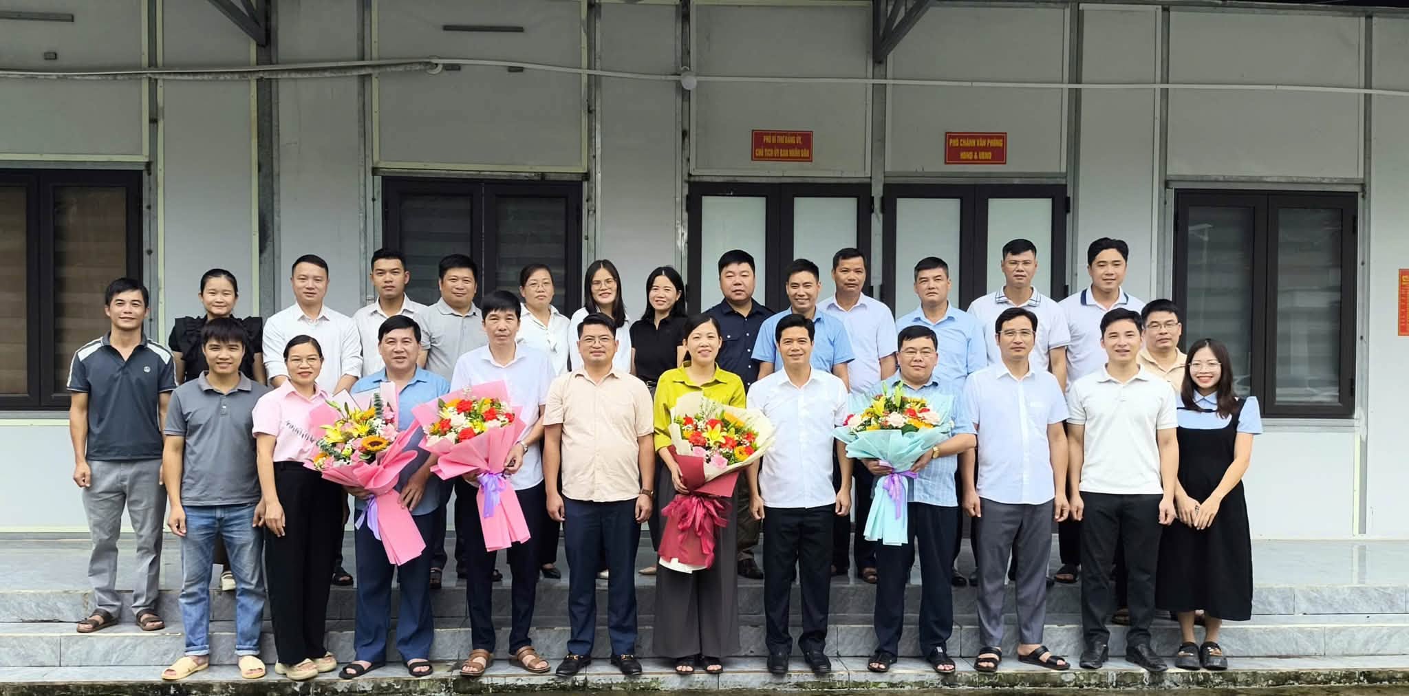 UBND XÃ TRUNG HÀ TỔ CHỨC GẶP MẶT NHÂN KỶ NIỆM 81 NĂM NGÀY TRUYỀN THỐNG CÁC CƠ QUAN HÀNH CHÍNH NHÀ NƯỚC