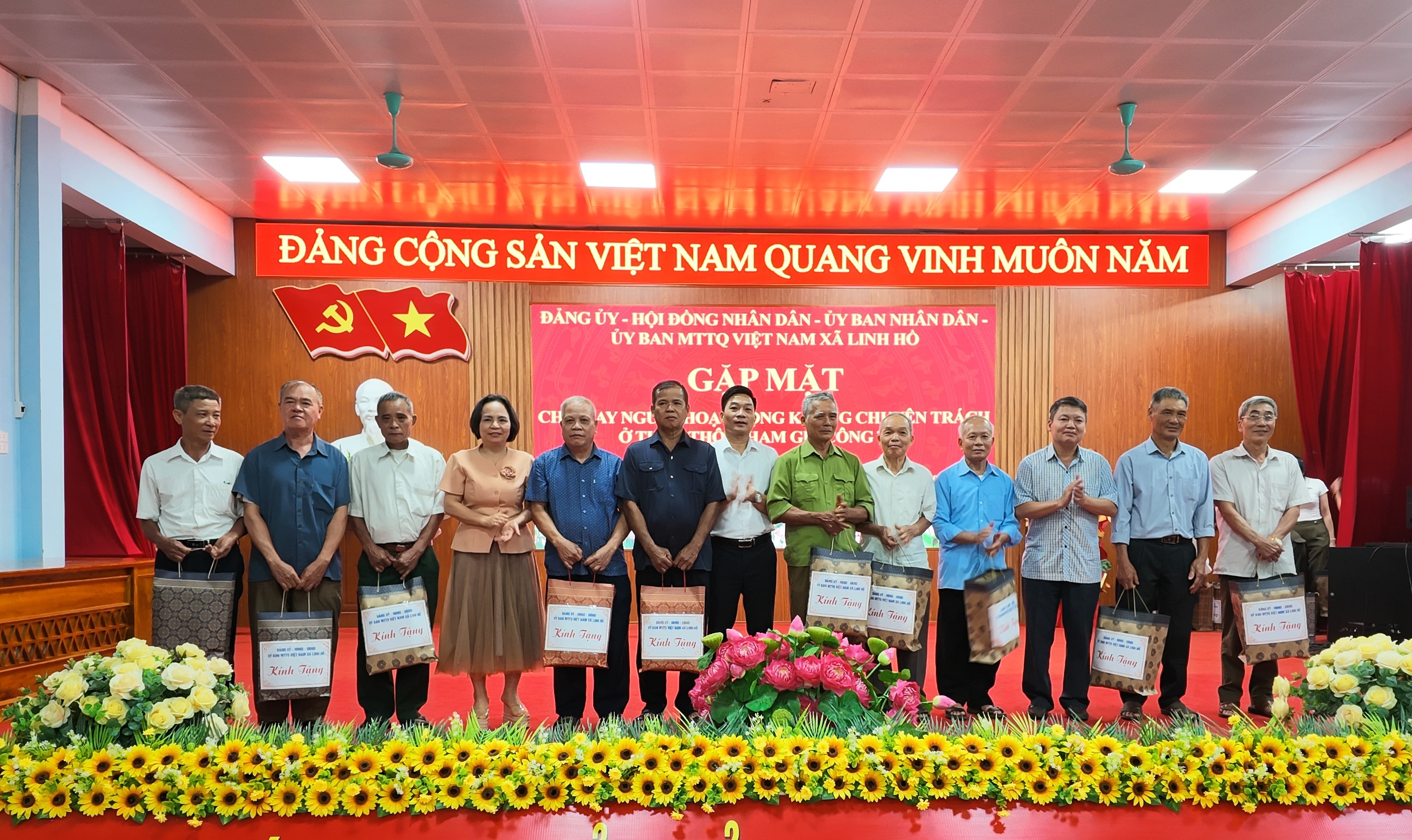 Gặp mặt 4.JPG