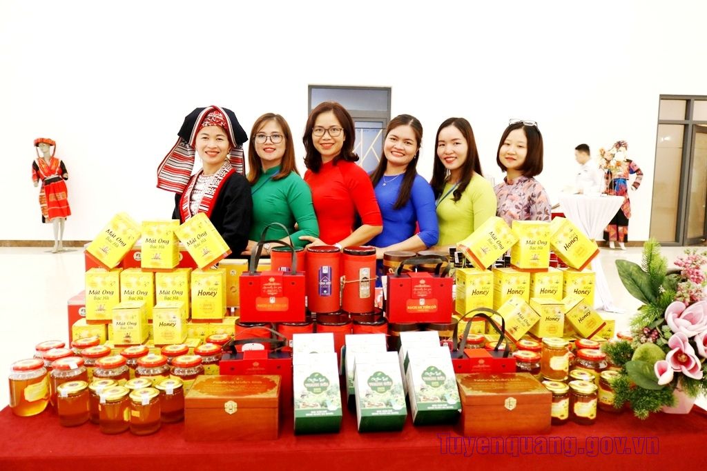 Mật ong Bạc hà – “Vàng lỏng” trên Cao nguyên đá Đồng Văn, tỉnh Tuyên Quang