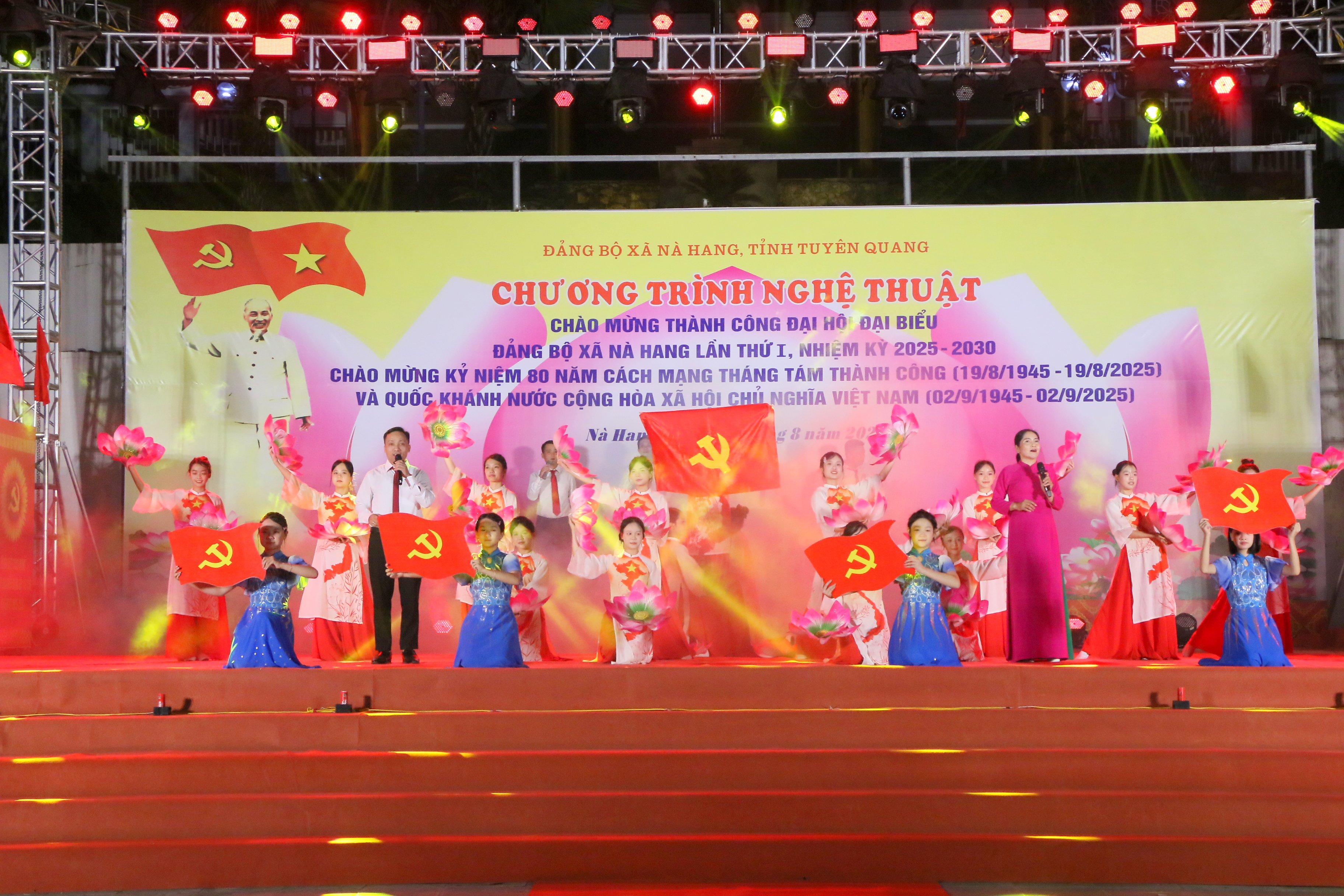 Chương trình nghệ thuật Chào mừng thành công Đại hội đại biểu Đảng bộ xã Nà Hang lần thứ I, nhiệm kỳ 2025 - 2030