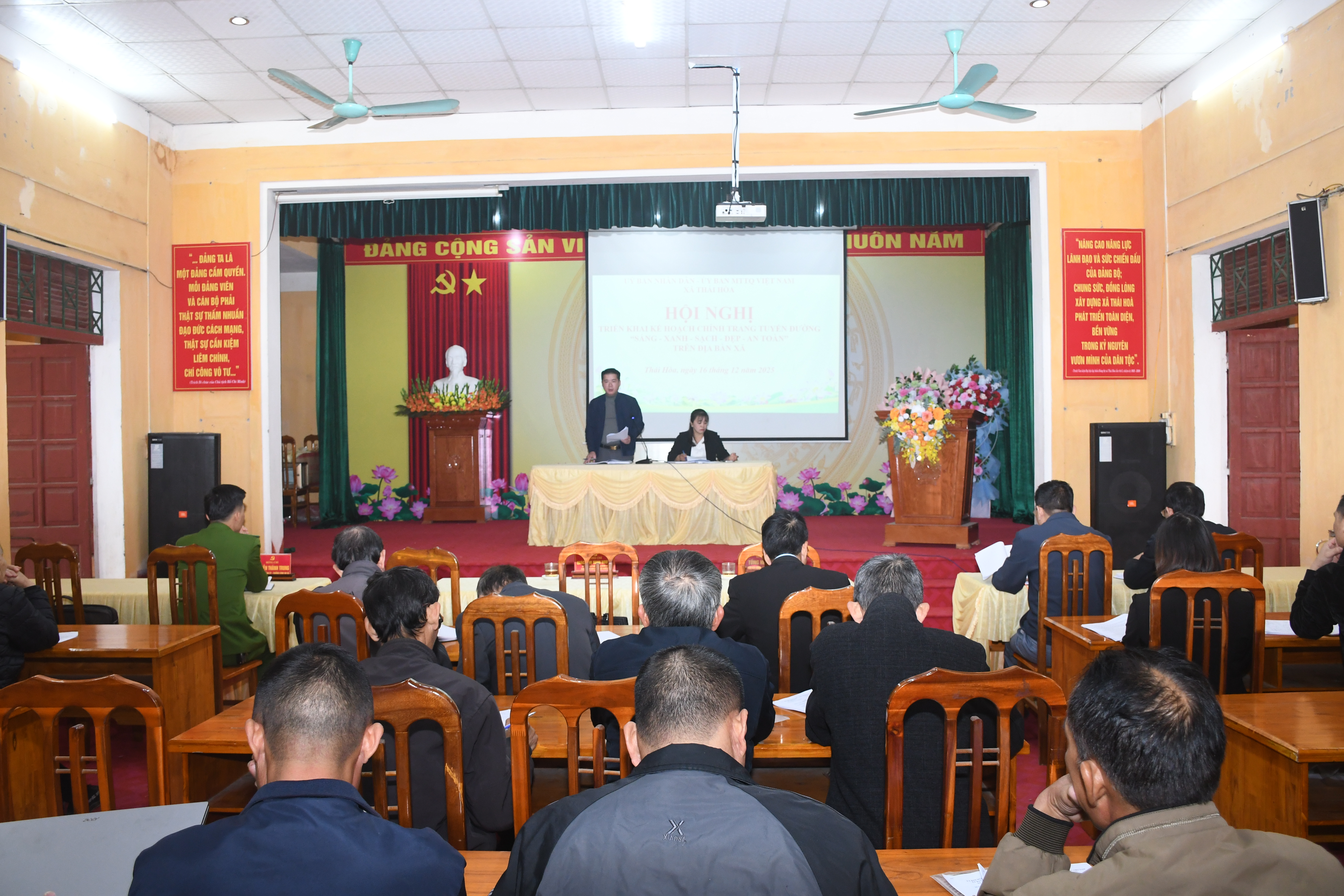 Xã Thái Hòa triển khai kế hoạch chỉnh trang tuyến đường dọc Quốc lộ 2 “Sáng - Xanh - Sạch - Đẹp - An toàn”