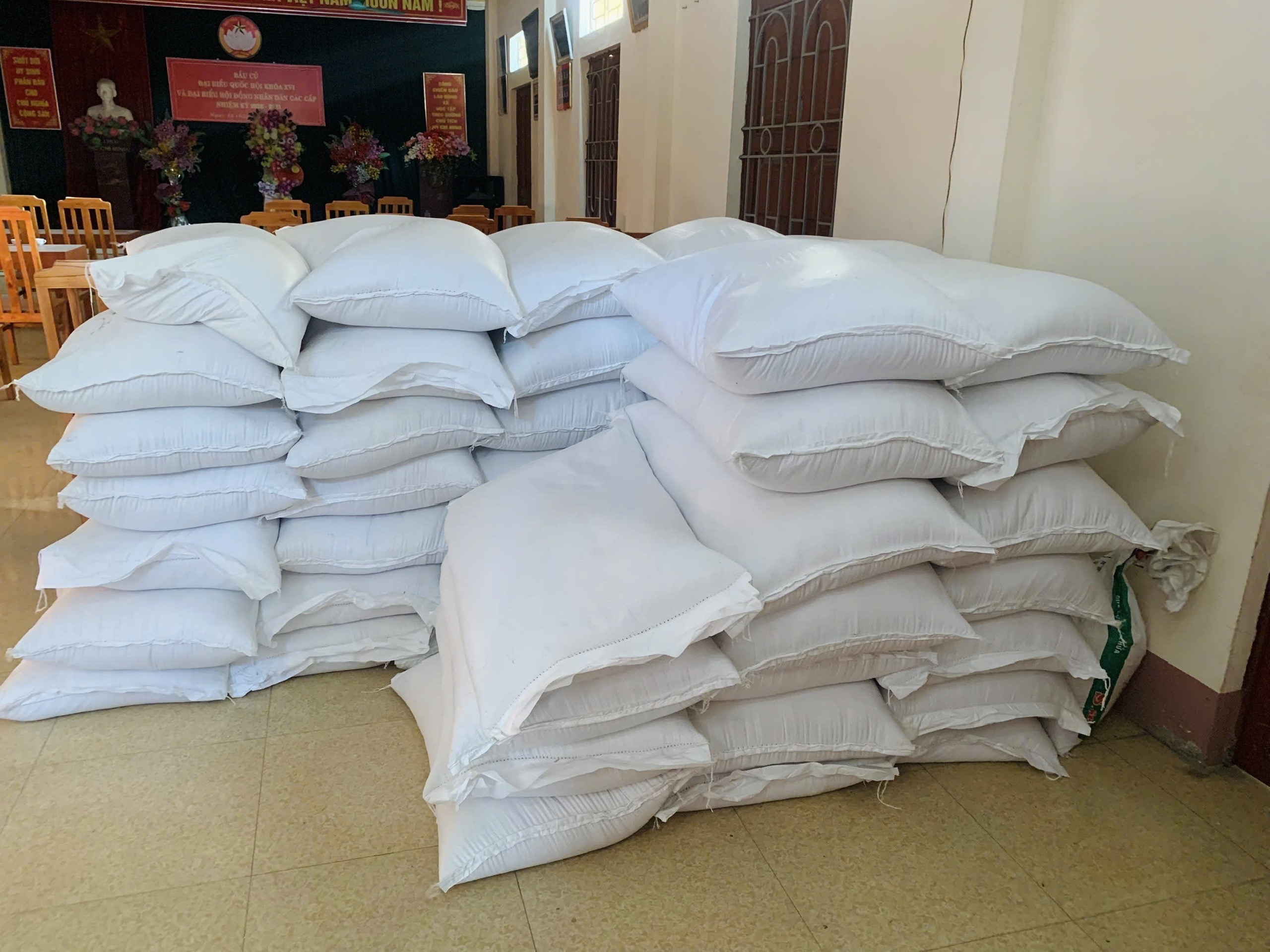 SƠN THUỶ CẤP PHÁT GẠO HỖ TRỢ NHÂN DÂN DỊP GIÁP HẠT NĂM 2026 