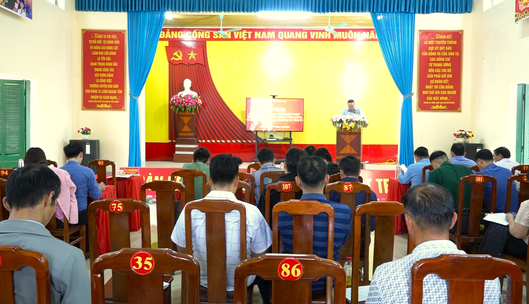 Xã Tùng Vài: Hội nghị quán triệt, phổ biến, triển khai thực hiện các văn bản của Trung ương, Tỉnh ủy 