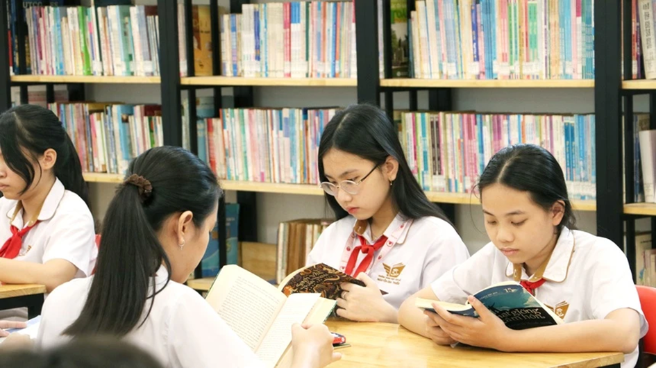 Học sinh toàn quốc được miễn phí sách giáo khoa từ năm học 2029 - 2030