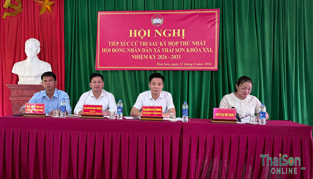 Chủ tịch UBND xã Nguyễn Việt Phương tiếp xúc cử tri thôn Trung Thành 1