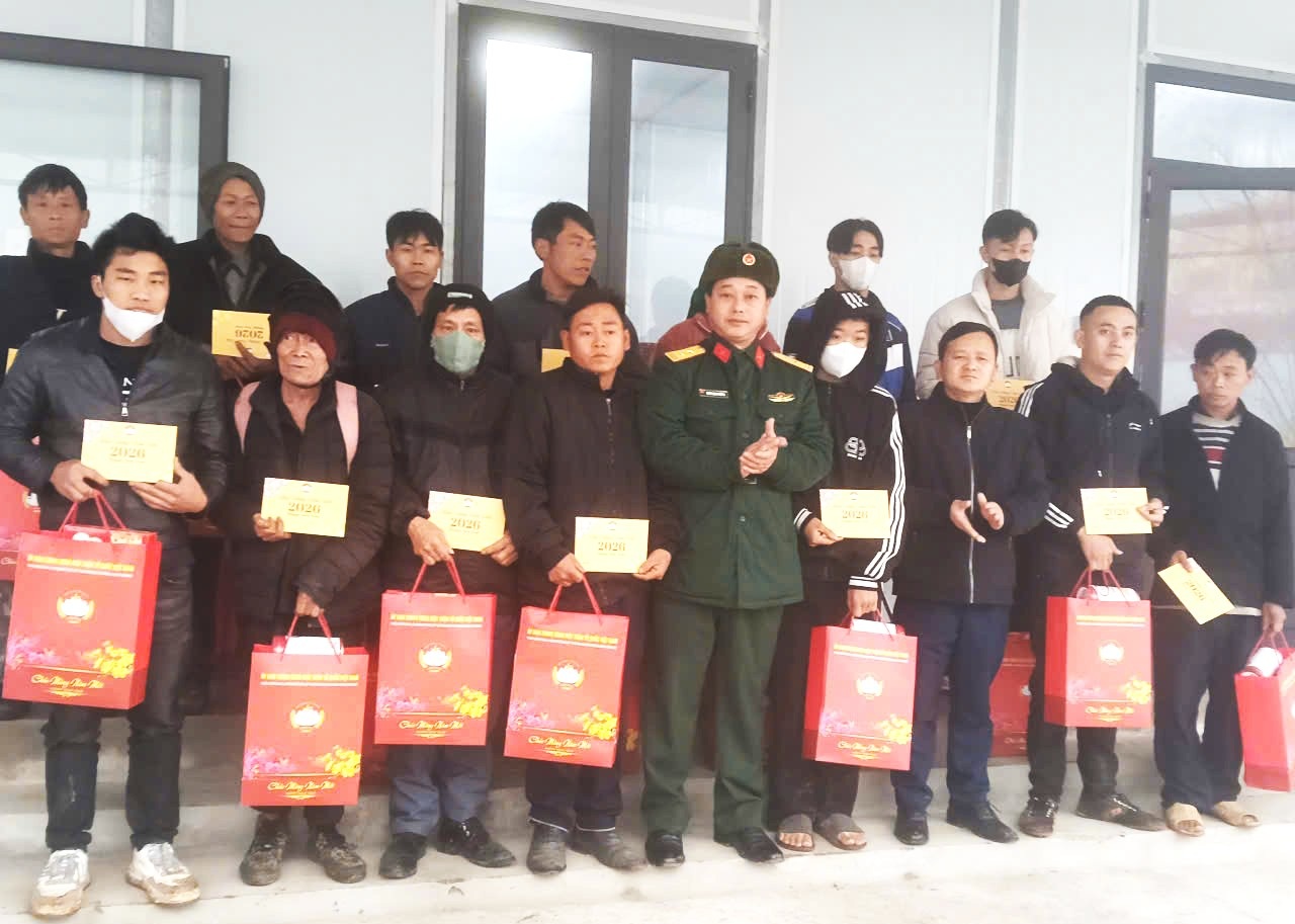 Qu&acirc;n sự sv5.jpg