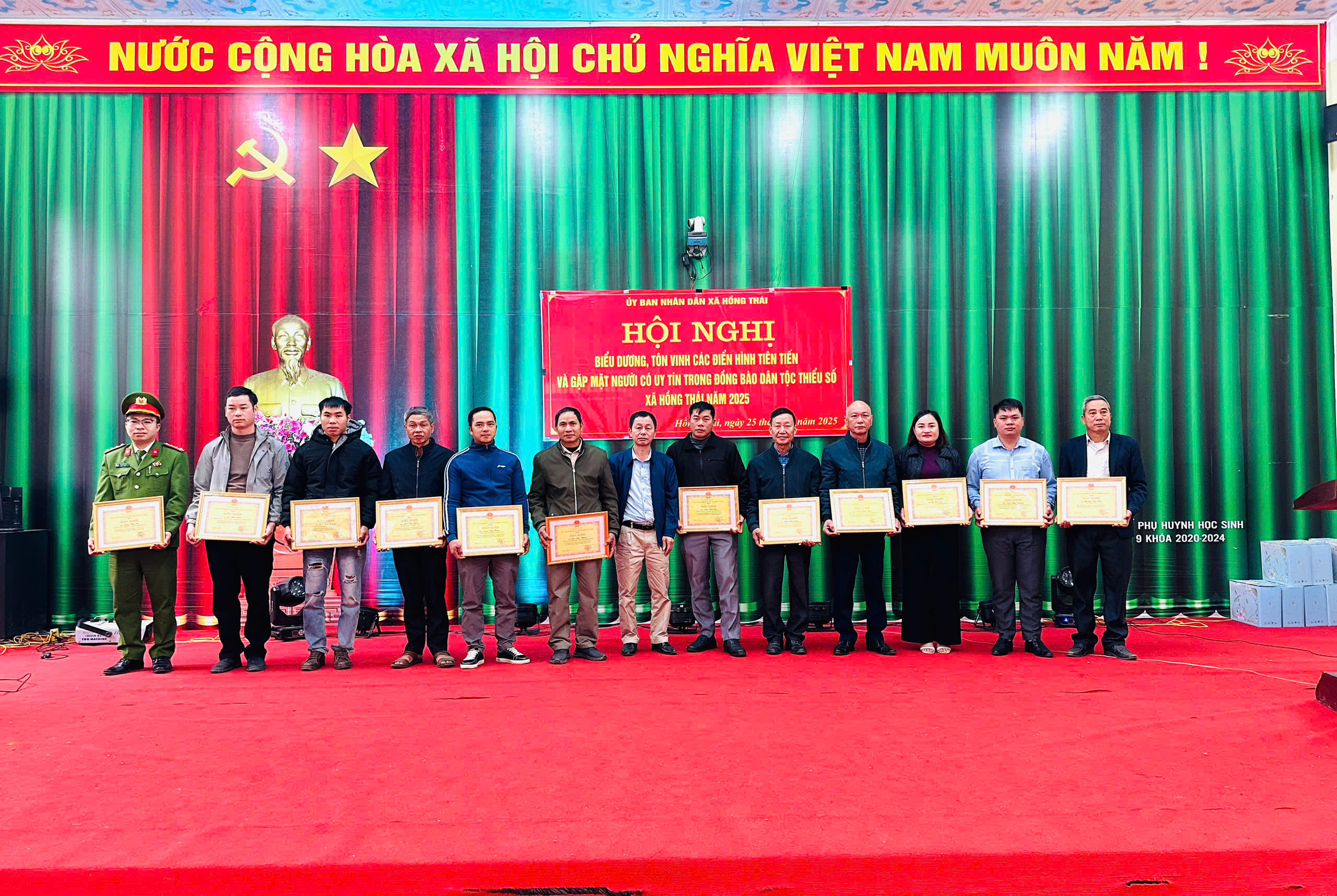 Hội nghị Biểu dương, tôn vinh các điển hình tiên tiến và gặp mặt người có uy tín trong đồng bào dân tộc thiểu số xã Hồng Thái năm 2025