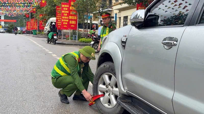 CÔNG AN XÃ ĐỒNG VĂN TĂNG CƯỜNG BẢO ĐẢM TRẬT TỰ AN TOÀN GIAO THÔNG TRÊN ĐỊA BÀN
