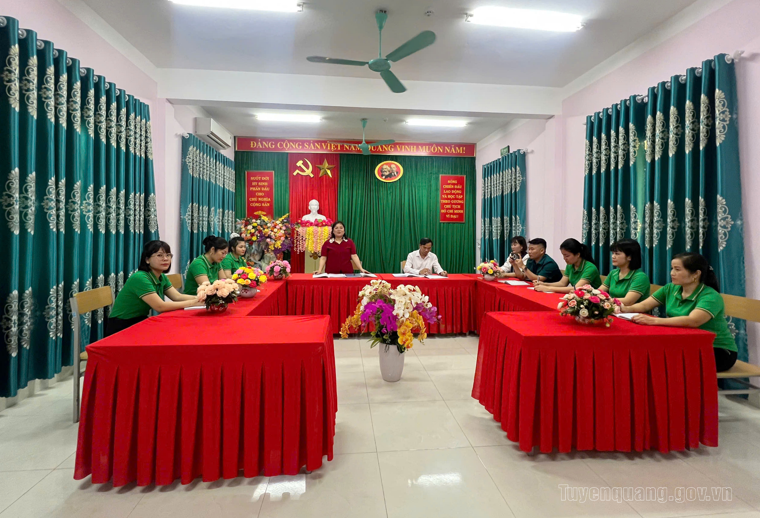 Nâng cao chất lượng sinh hoạt chi bộ: Giải pháp “đột phá” ở Hồng Sơn