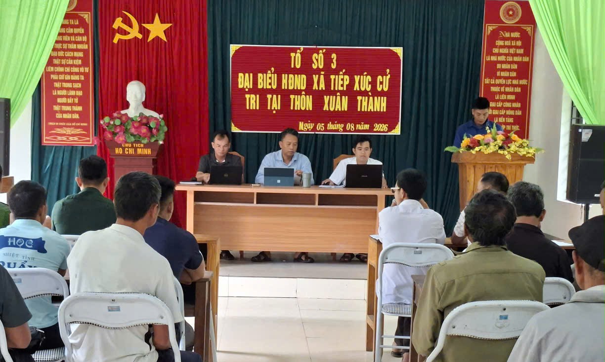 Tổ đại biểu số 3 HĐND xã tiếp xúc cử tri thôn Xuân Thành