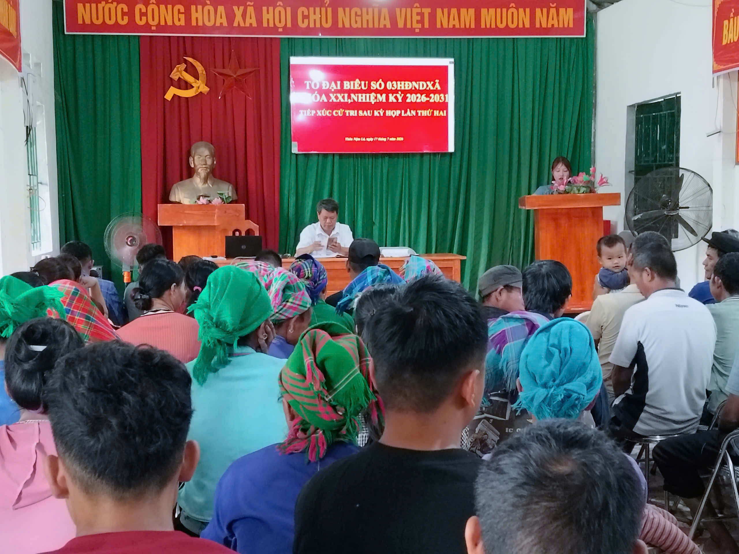 TỔ ĐẠI BIỂU SỐ 03 TIẾP XÚC CỬ TRI TẠI THÔN NẬM LÀ