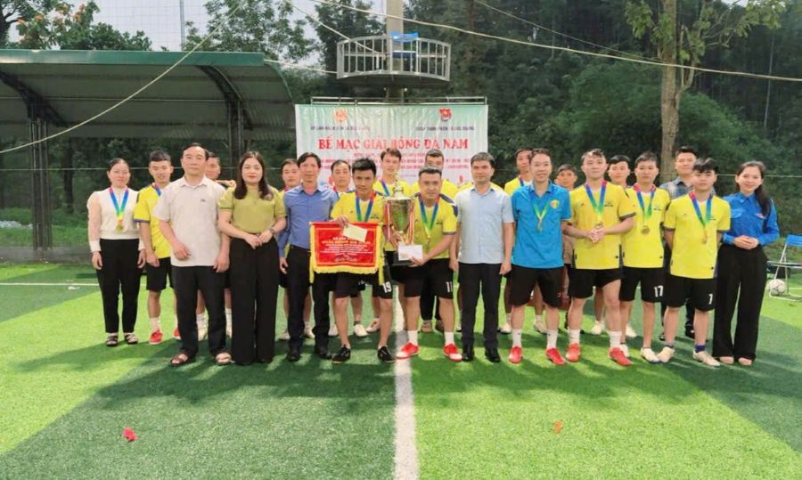 Bế mạc giải bóng đá nam xã Bắc Quang năm 2026
