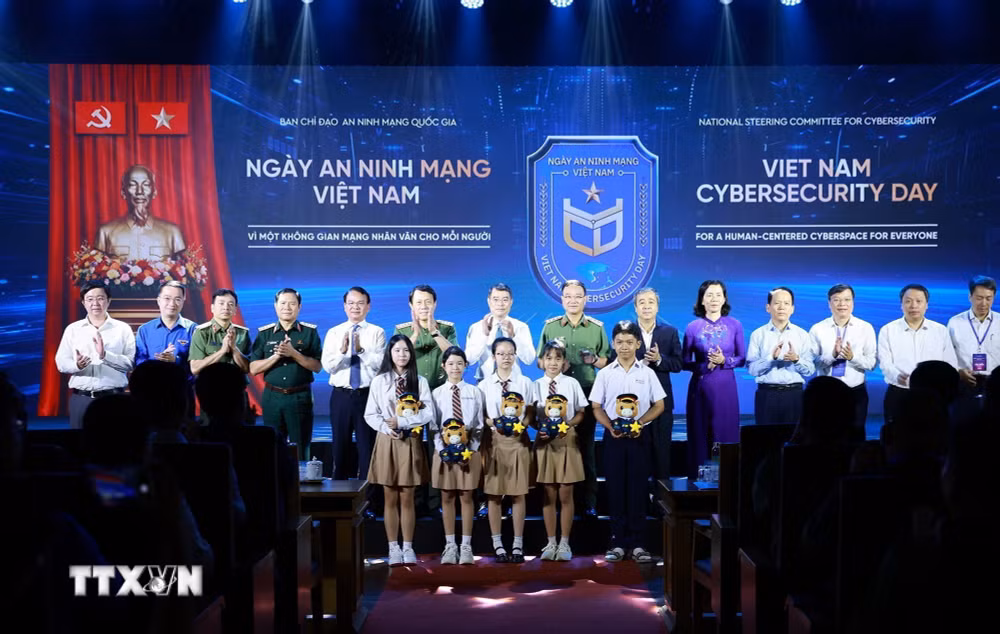 Thủ tướng: Bảo đảm an ninh mạng phải gắn kết giữa bảo vệ hệ thống và con người