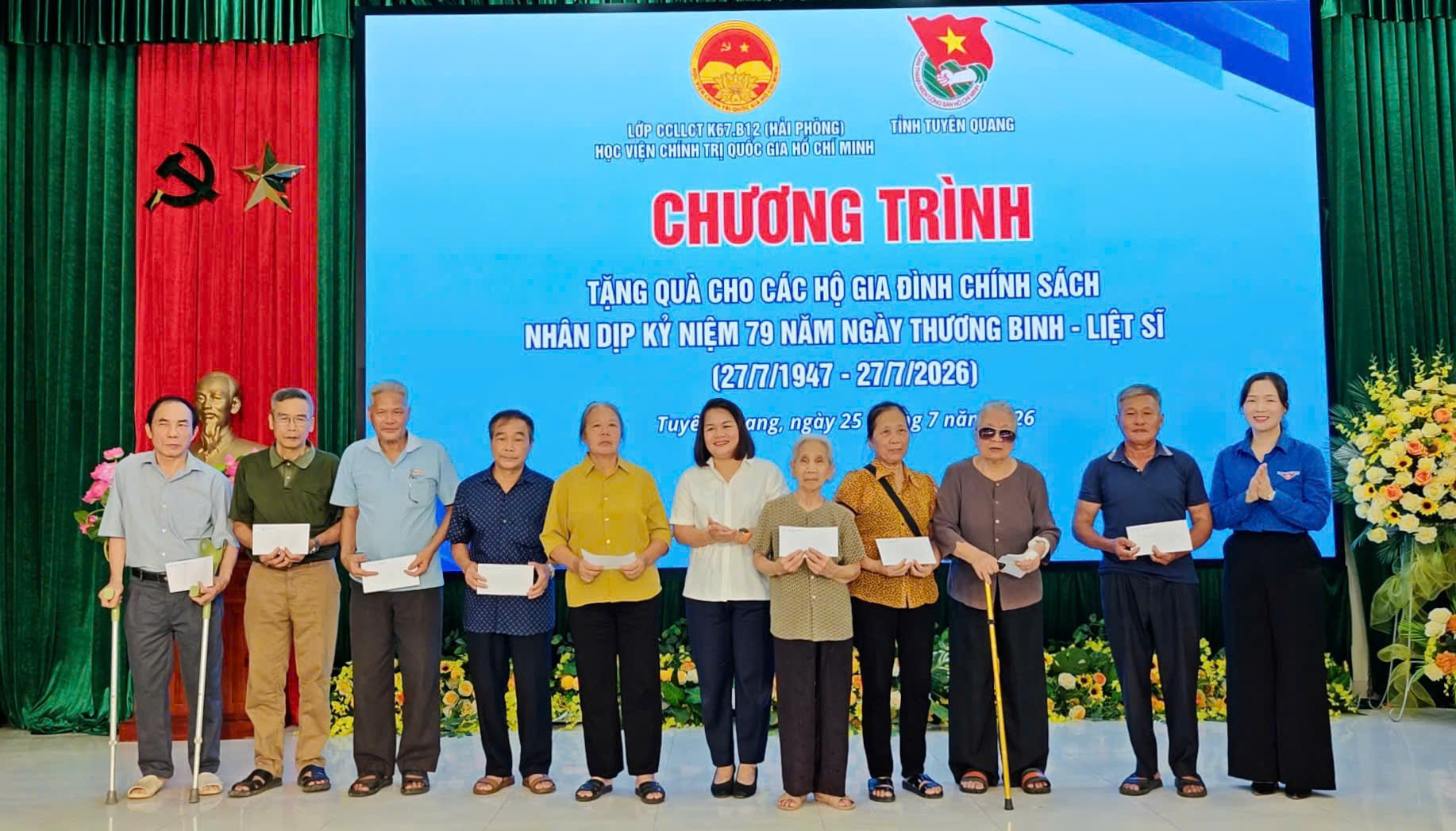 Chương trình tặng quà cho các hộ gia đình chính sách nhân dịp kỷ niệm 79 năm Ngày Thương binh - Liệt sĩ