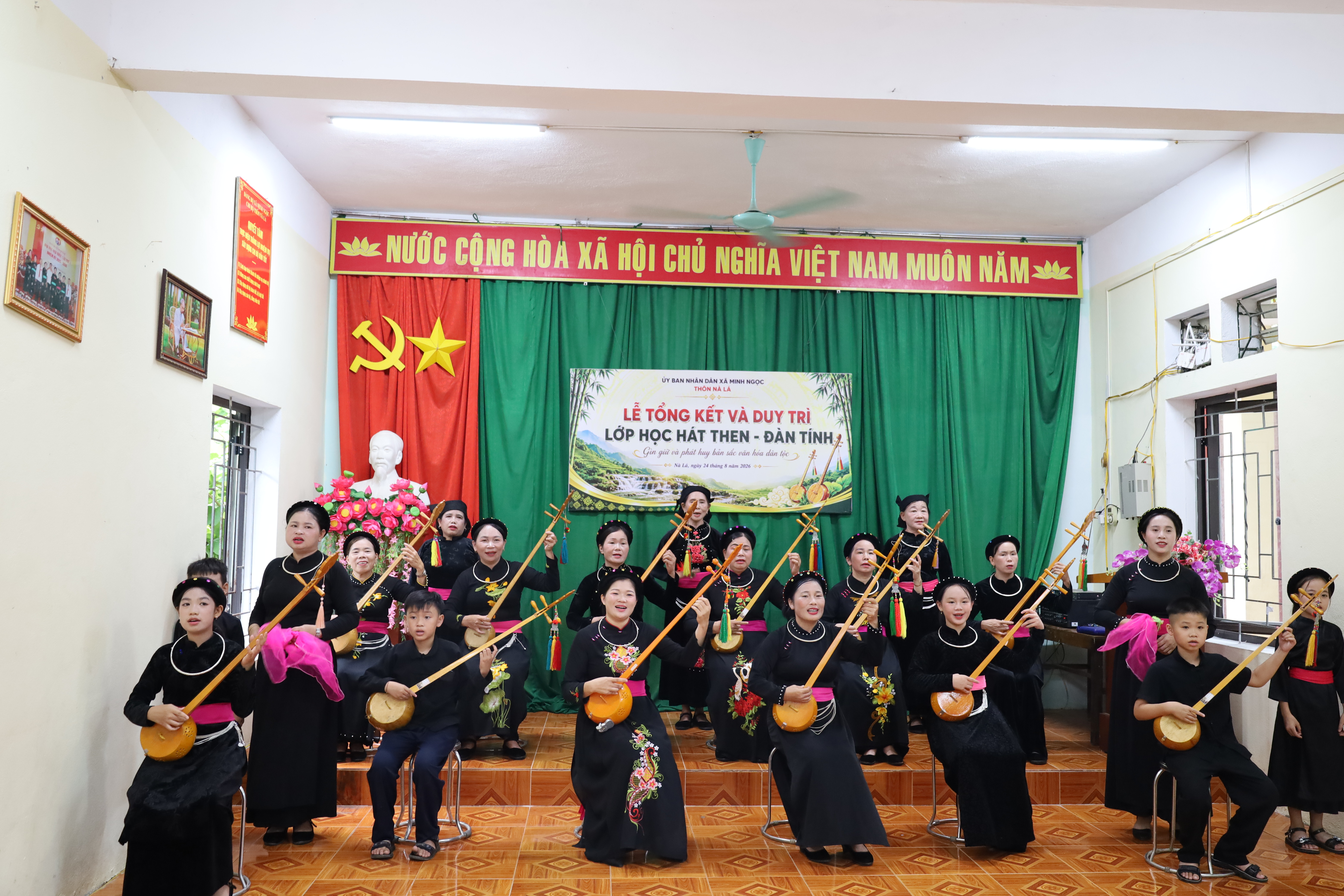 XÃ MINH NGỌC TỔ CHỨC BẾ GIẢNG LỚP HỌC HÁT THEN - ĐÀN TÍNH THÔN NÀ LÁ