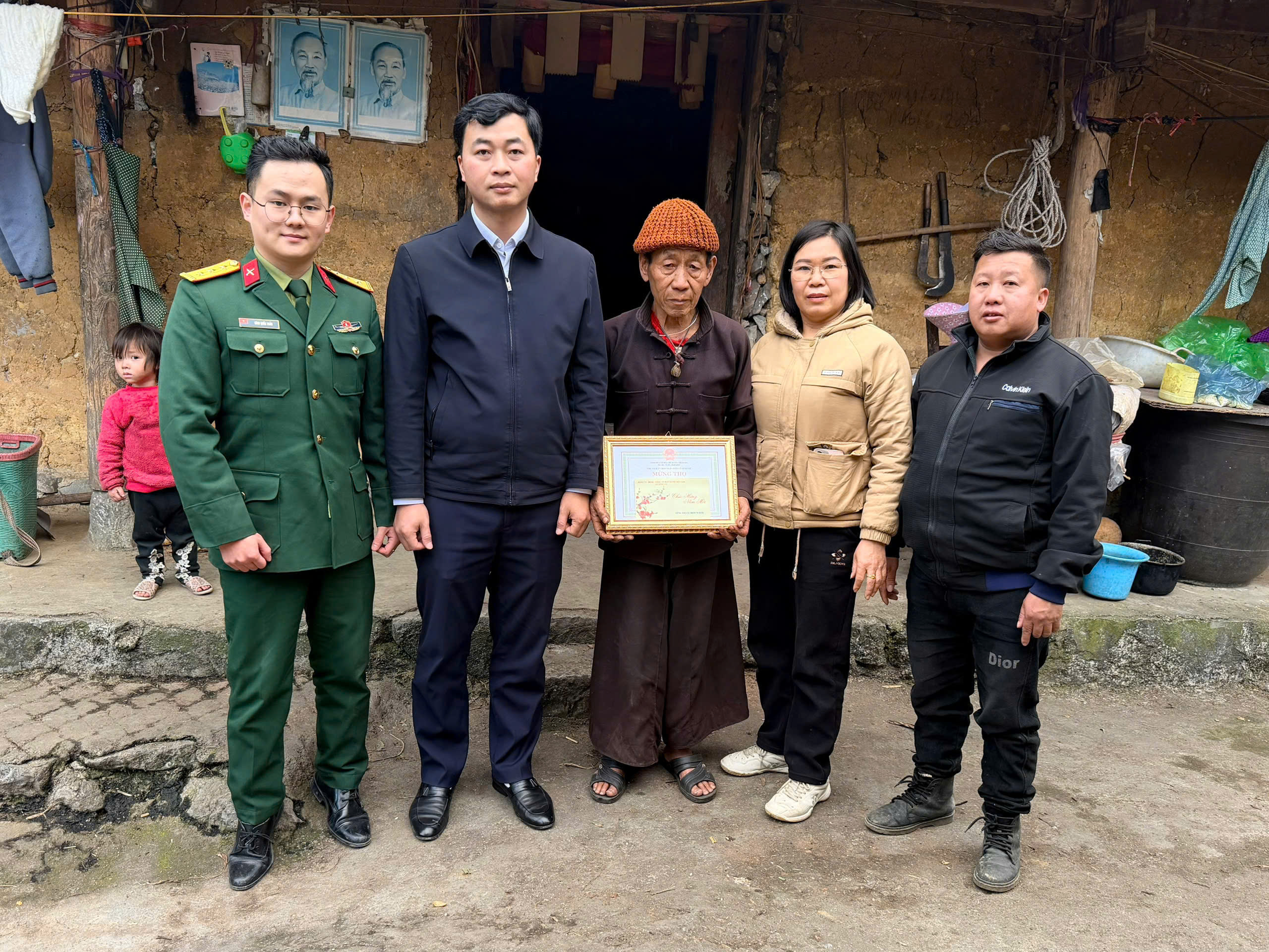 LAN TỎA ĐẠO LÝ “UỐNG NƯỚC NHỚ NGUỒN” TỪ NHỮNG PHẦN QUÀ XUÂN Ở LŨNG CÚ