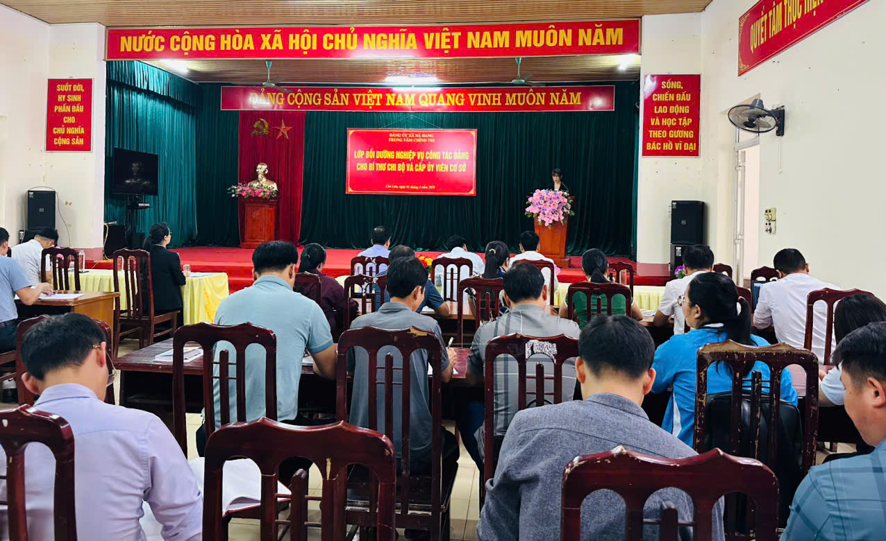 KHAI GIẢNG LỚP BỒI DƯỠNG NGHIỆP VỤ CÔNG TÁC ĐẢNG CHO BÍ THƯ CHI BỘ VÀ CẤP ỦY VIÊN CƯ SỞ