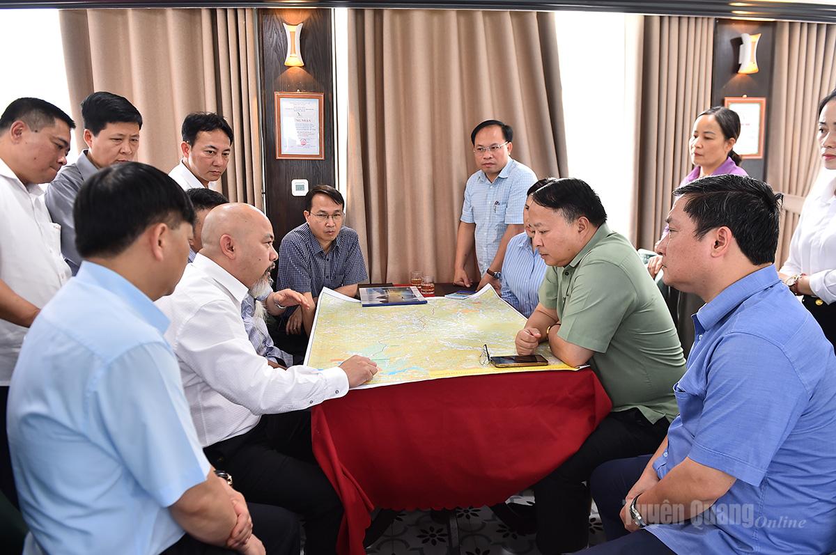 Chủ tịch UBND tỉnh Phan Huy Ngọc khảo sát tuyến đường kết nối cao tốc Tuyên Quang – Hà Giang với Nà Hang