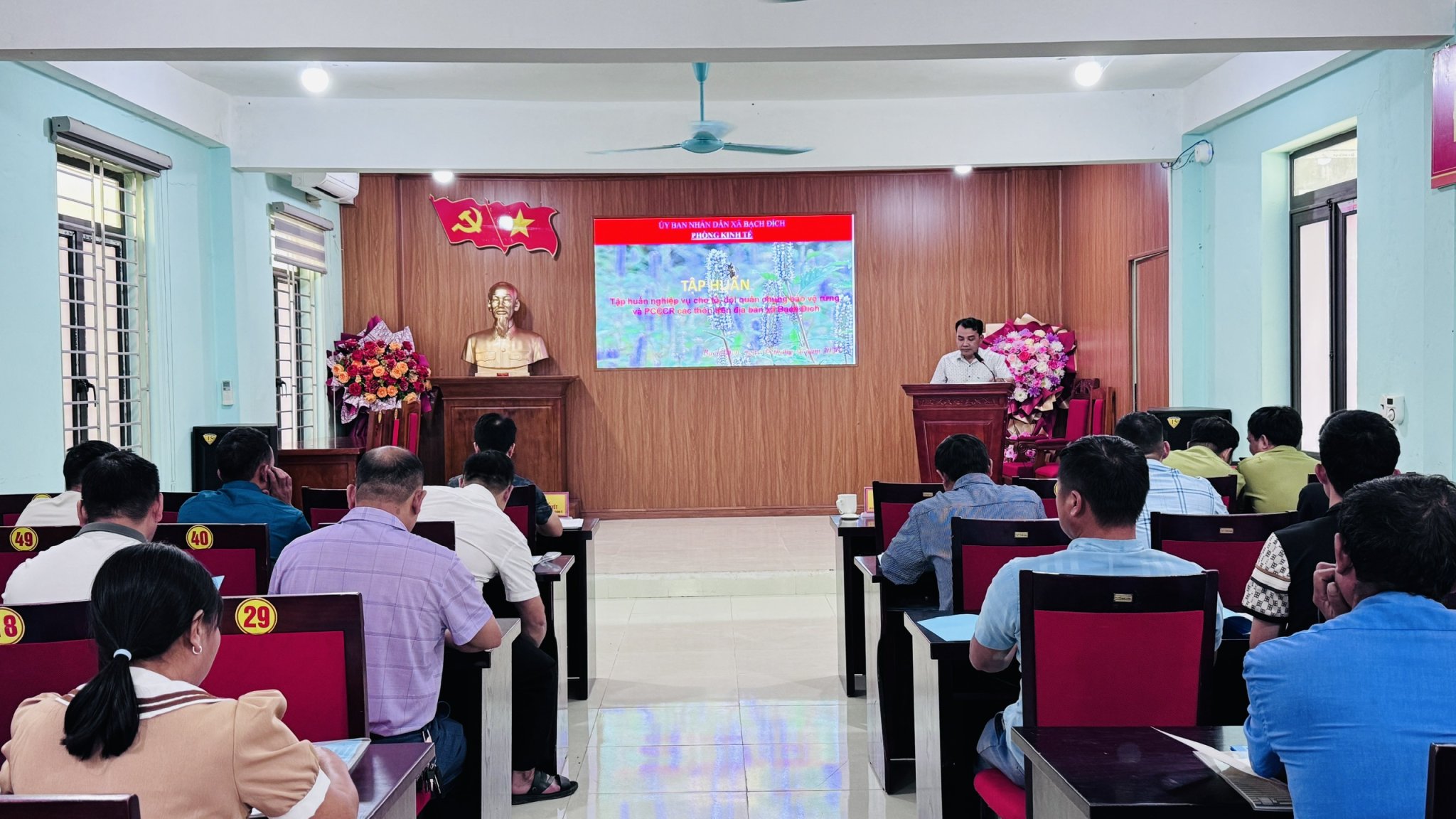 BẠCH ĐÍCH TẬP HUẤN NGHIỆP VỤ BẢO VỆ RỪNG VÀ PHÒNG CHÁY, CHỮA CHÁY RỪNG