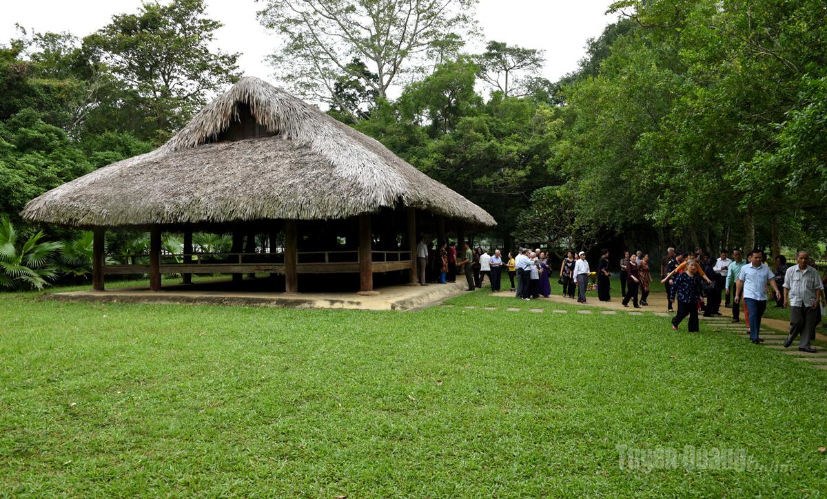 Từ Tân Trào đến Lũng Cú