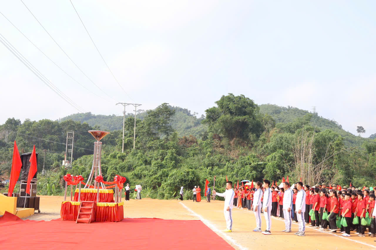 Khai mạc đài lửa.jpg