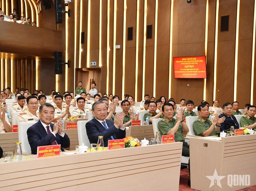 Tổng Bí thư Tô Lâm gặp mặt các gương điển hình dự Đại hội Thi đua “Vì an ninh Tổ quốc” lần thứ IX