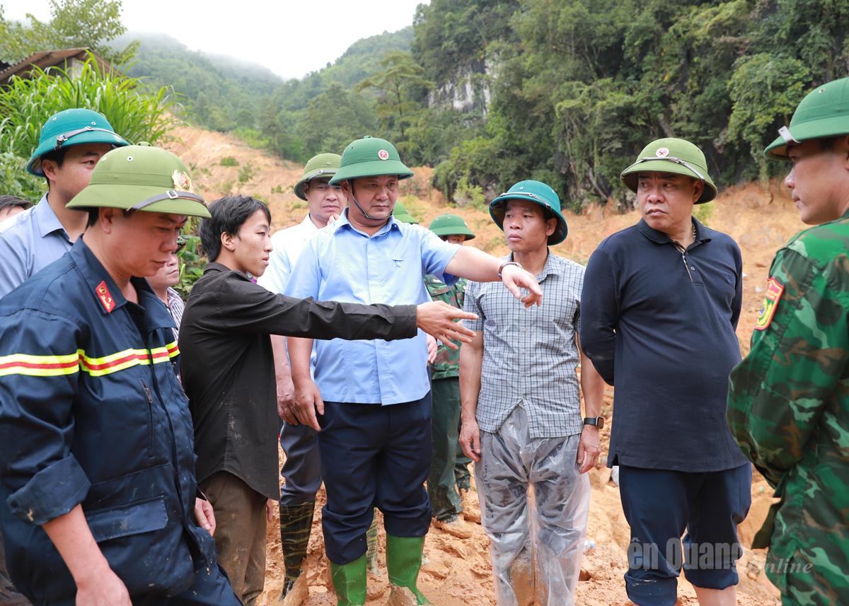 Bí thư Tỉnh ủy Hầu A Lềnh kiểm tra, chỉ đạo công tác tìm kiếm nạn nhân mất tích do sạt lở đất tại thôn Má Lầu A, xã Lũng Cú