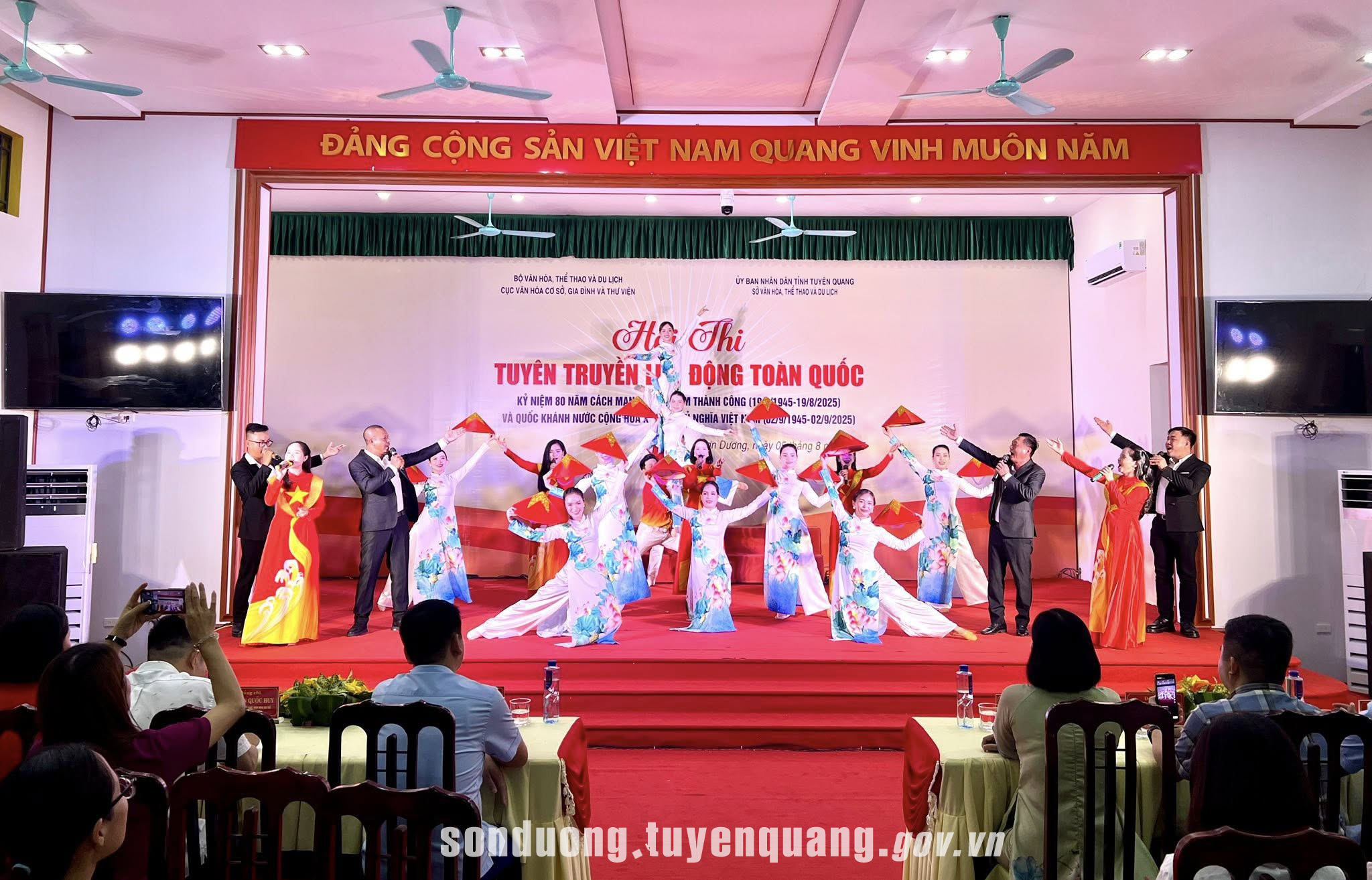 Chương trình nghệ thuật đặc sắc tại Hội thi Tuyên truyền lưu động toàn quốc