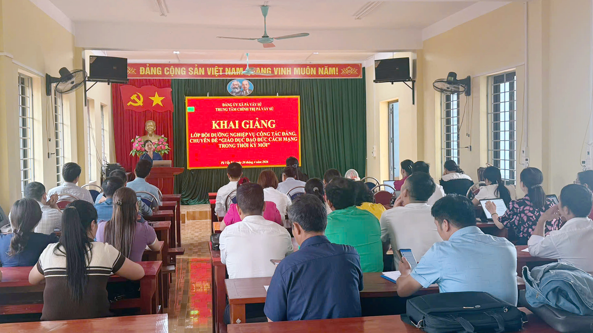 Trung tâm Chính trị xã Pà Vầy Sủ mở lớp bồi dưỡng nghiệp vụ công tác Đảng năm 2026