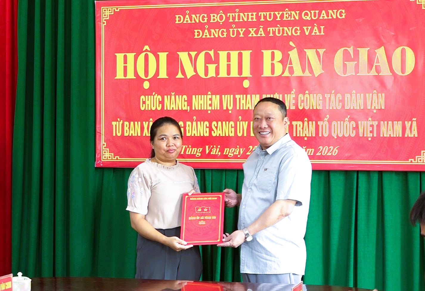 Hội nghị bàn giao chức năng, nhiệm vụ tham mưu công tác dân vận về Ủy ban MTTQ Việt Nam xã Tùng Vài.