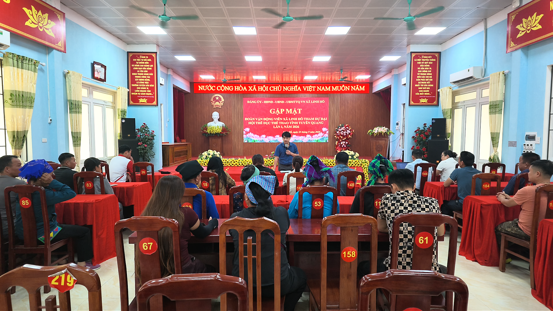Gặp mặt 2.png