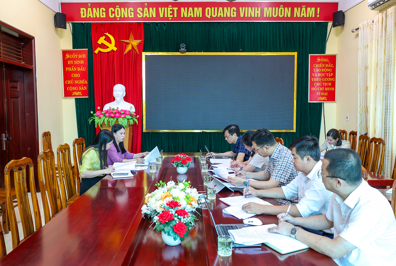 Đoàn khảo sát HĐND tỉnh làm việc tại xã Yên Sơn về công tác quản lý, sử dụng và xử lý tài sản công sau sắp xếp, sáp nhập