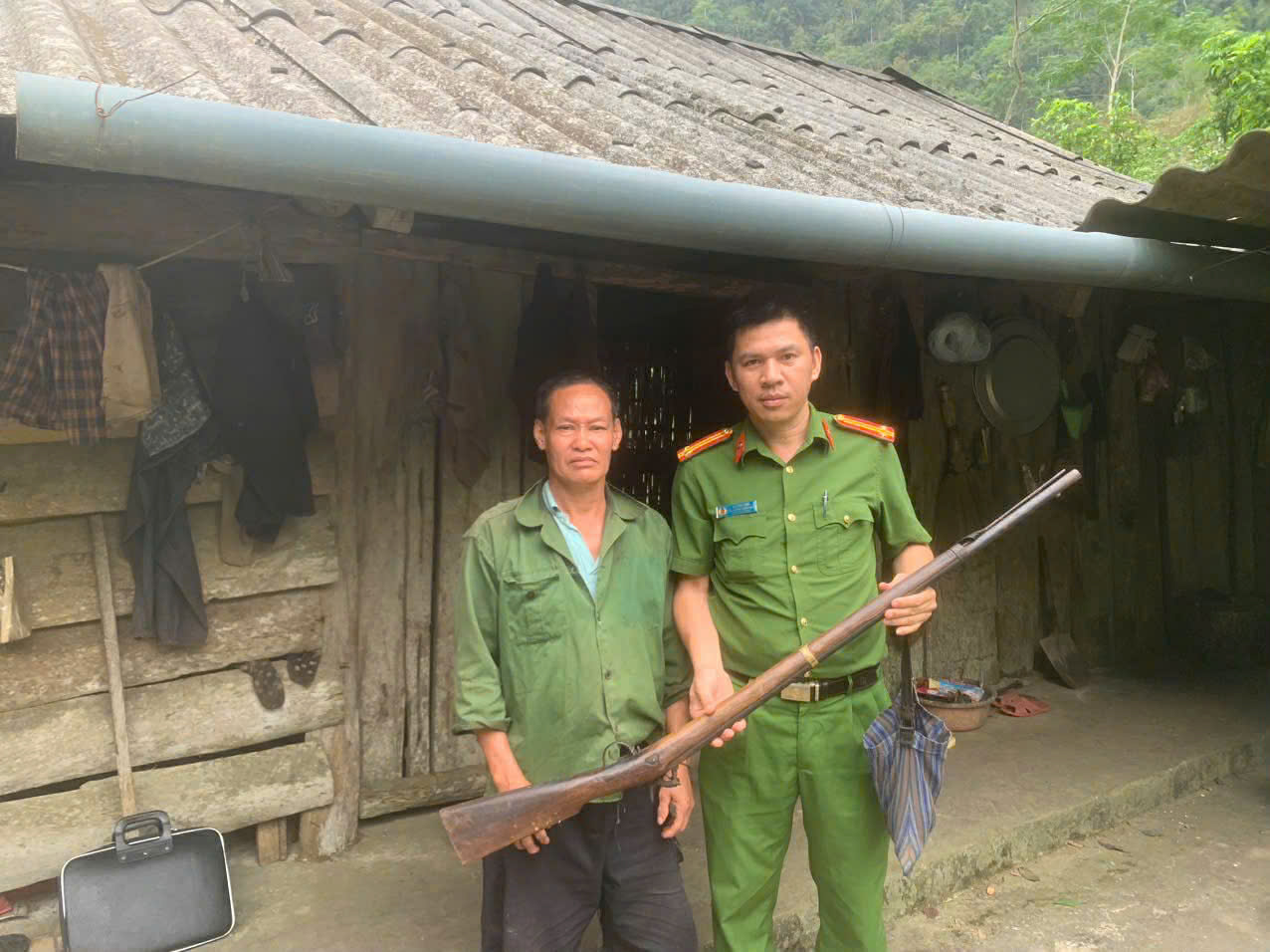 ĐẨY MẠNH TUYÊN TRUYỀN, VẬN ĐỘNG THU HỒI VŨ KHÍ, VẬT LIỆU NỔ, CÔNG CỤ HỖ TRỢ