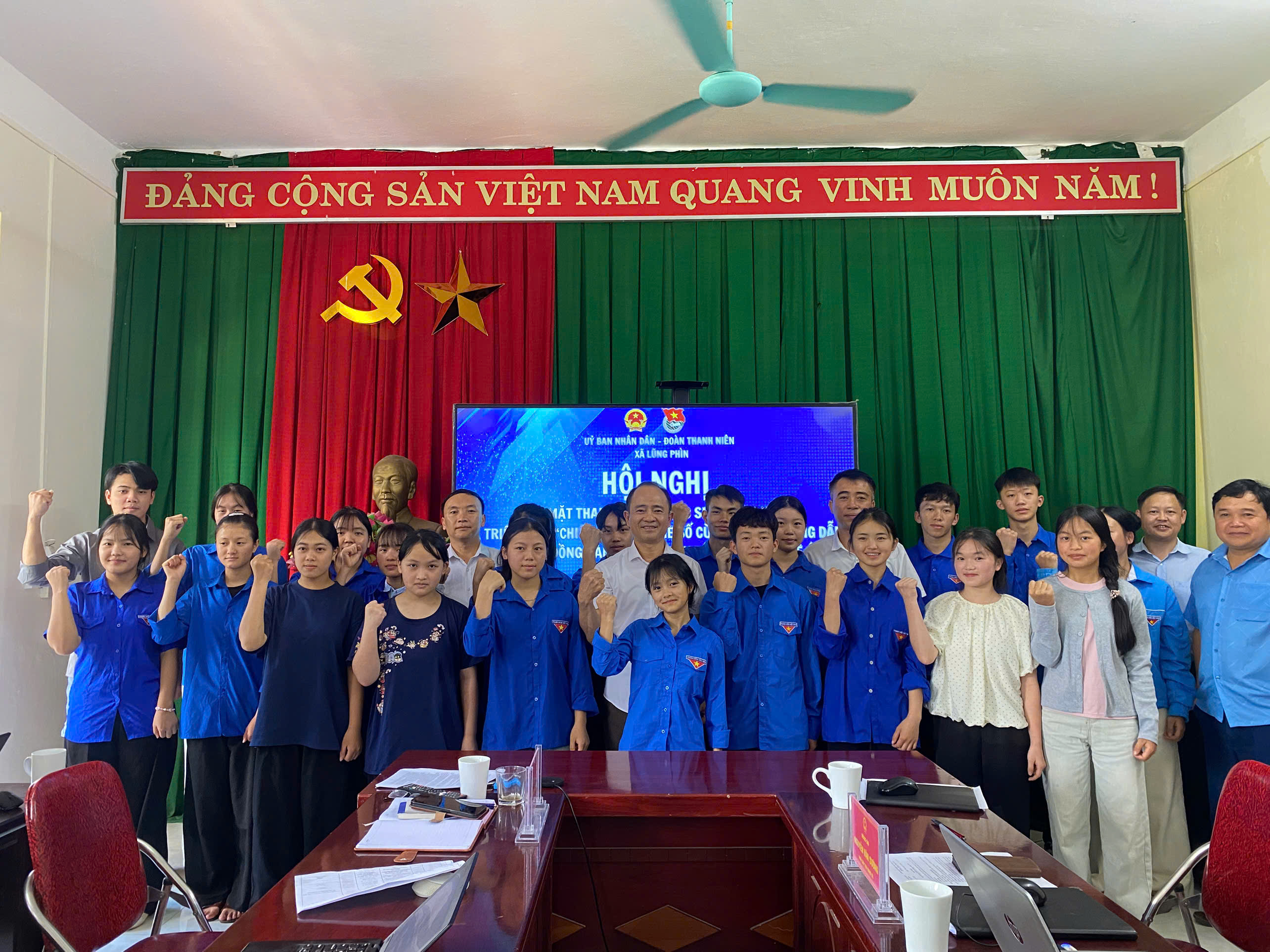 XÃ LŨNG PHÌN TỔ CHỨC HỘI NGHỊ GẶP MẶT THANH NIÊN LÀ HỌC SINH, SINH VIÊN VÀ TRIỂN KHAI CHIẾN DỊCH MÙA HÈ SỐ CÙNG VNEID NĂM 2026