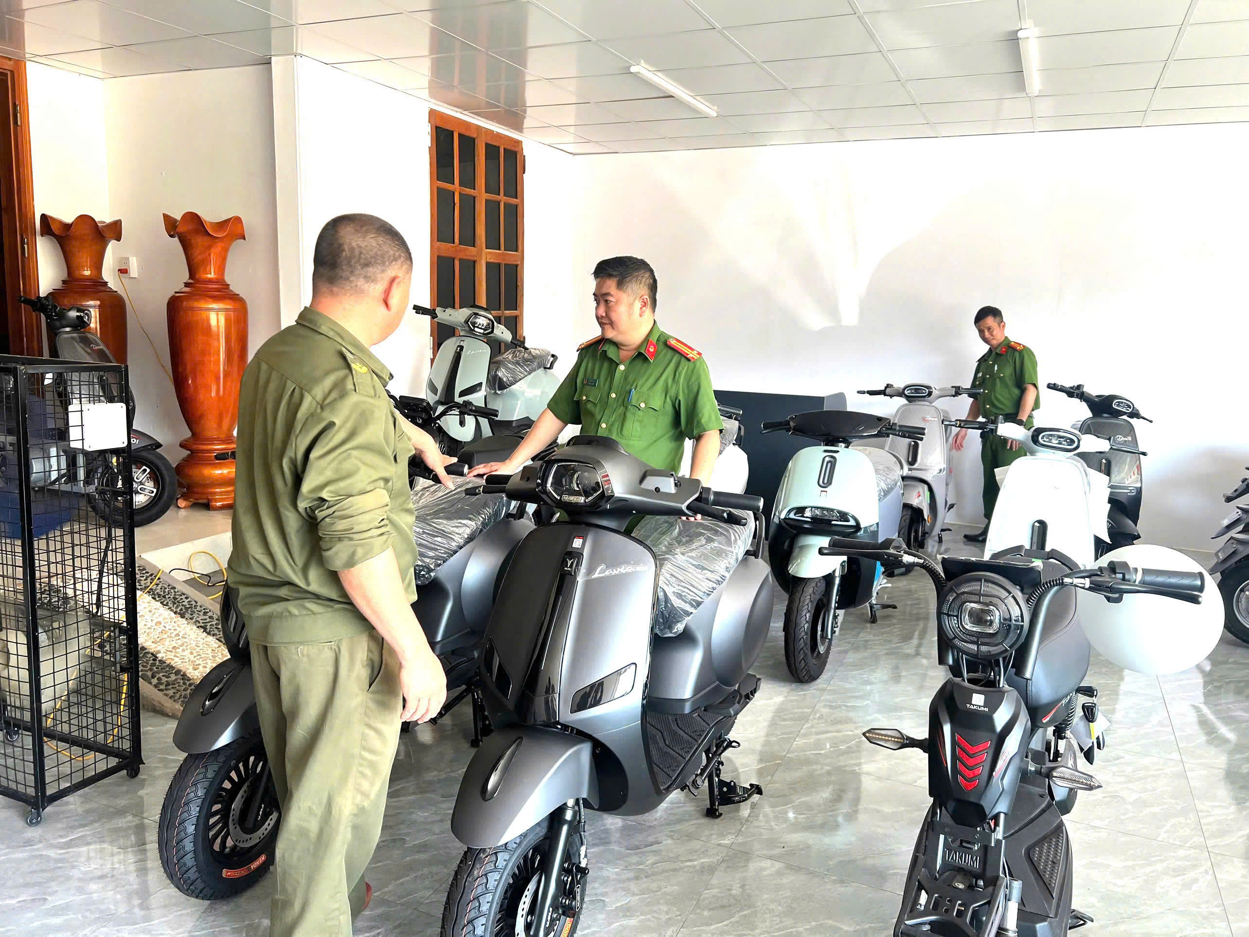 CHỦ ĐỘNG PHÒNG NGỪA CHÁY, NỔ TỪ CƠ SỞ KINH DOANH XE ĐIỆN