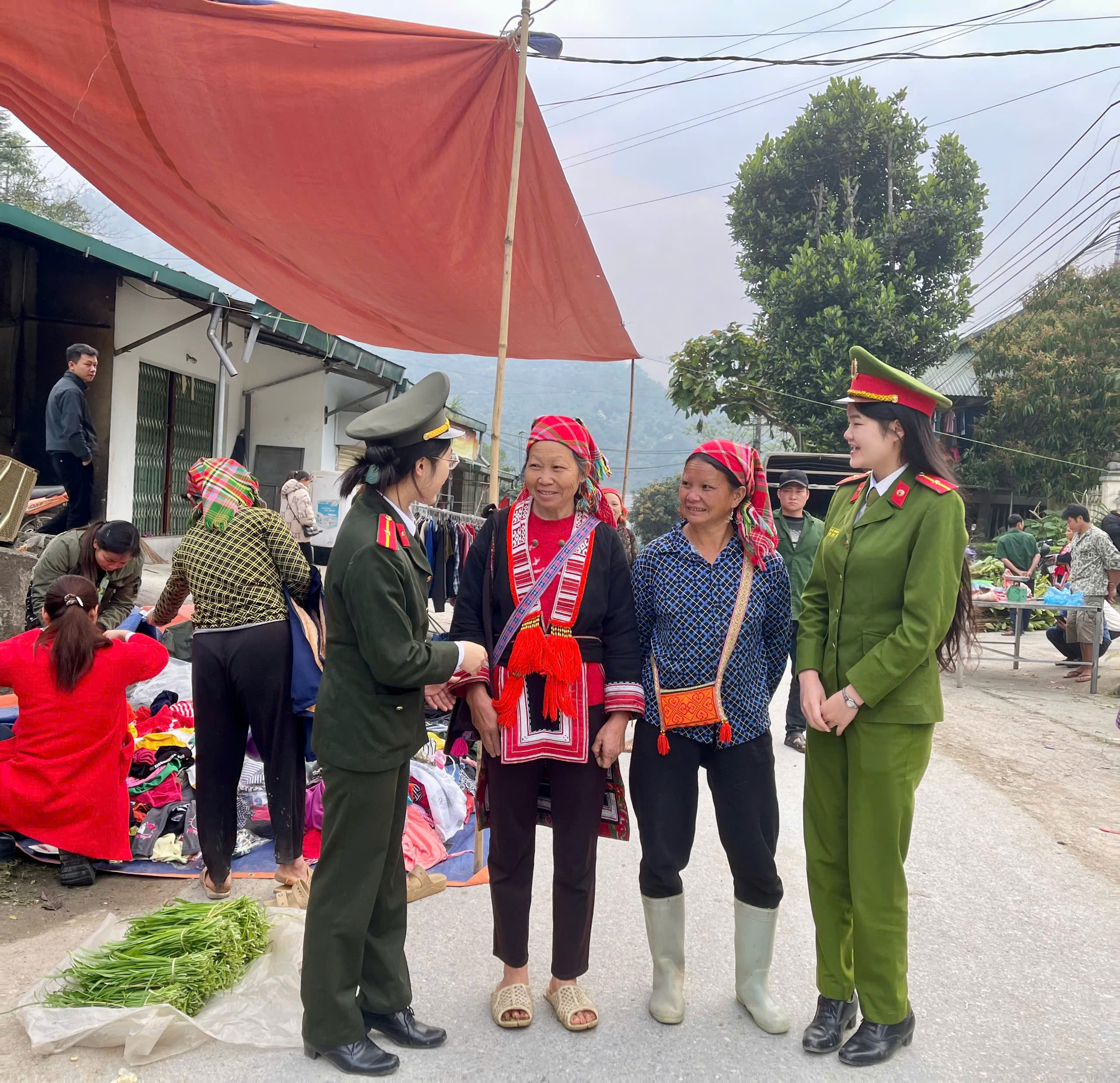 CÔNG AN XÃ THÔNG NGUYÊN TĂNG CƯỜNG TUYÊN TRUYỀN - TUẦN TRA LƯU ĐỘNG TRƯỚC NGÀY BẦU CỬ