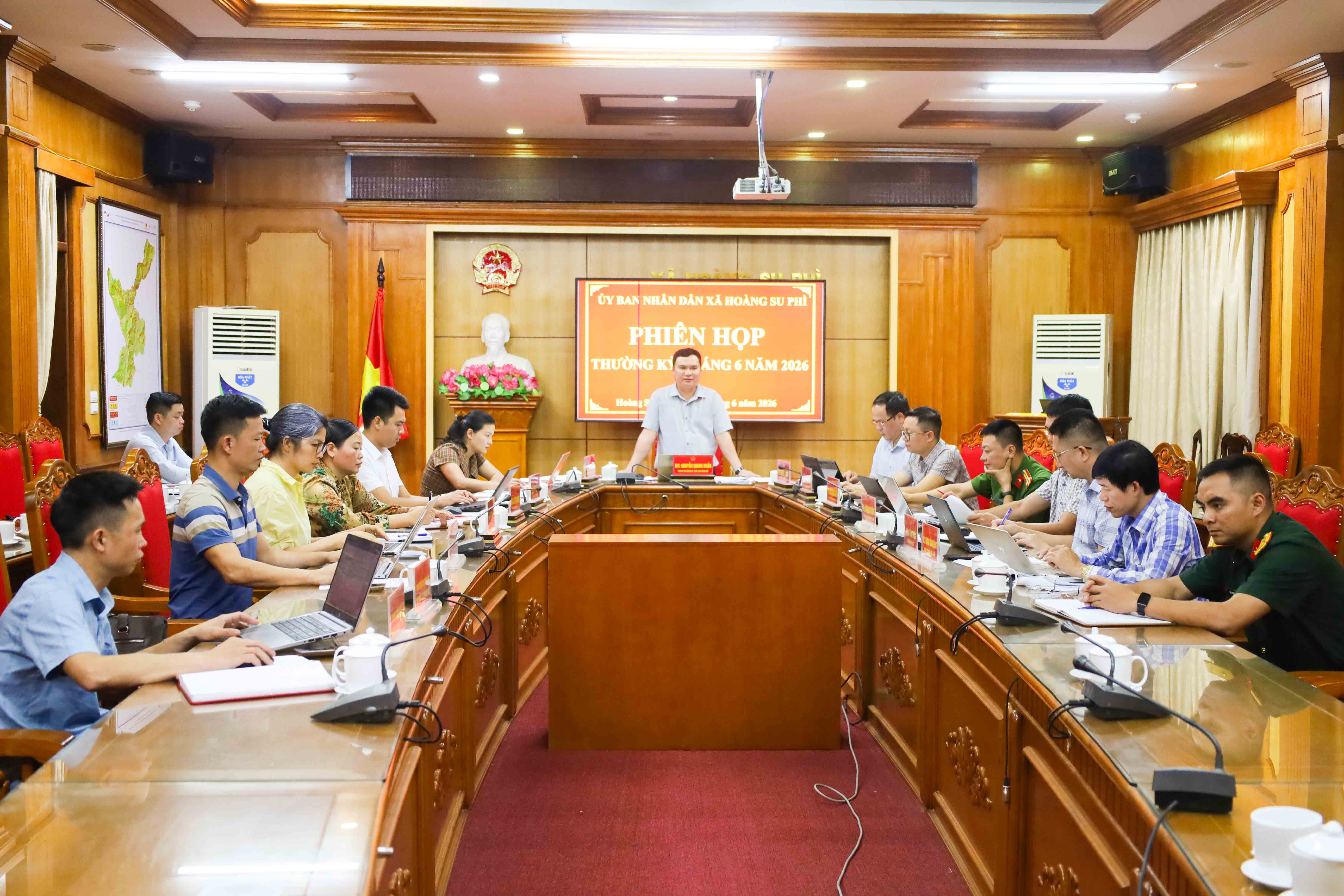 UBND xã Hoàng Su Phì họp phiên thường kỳ tháng 6 năm 2026