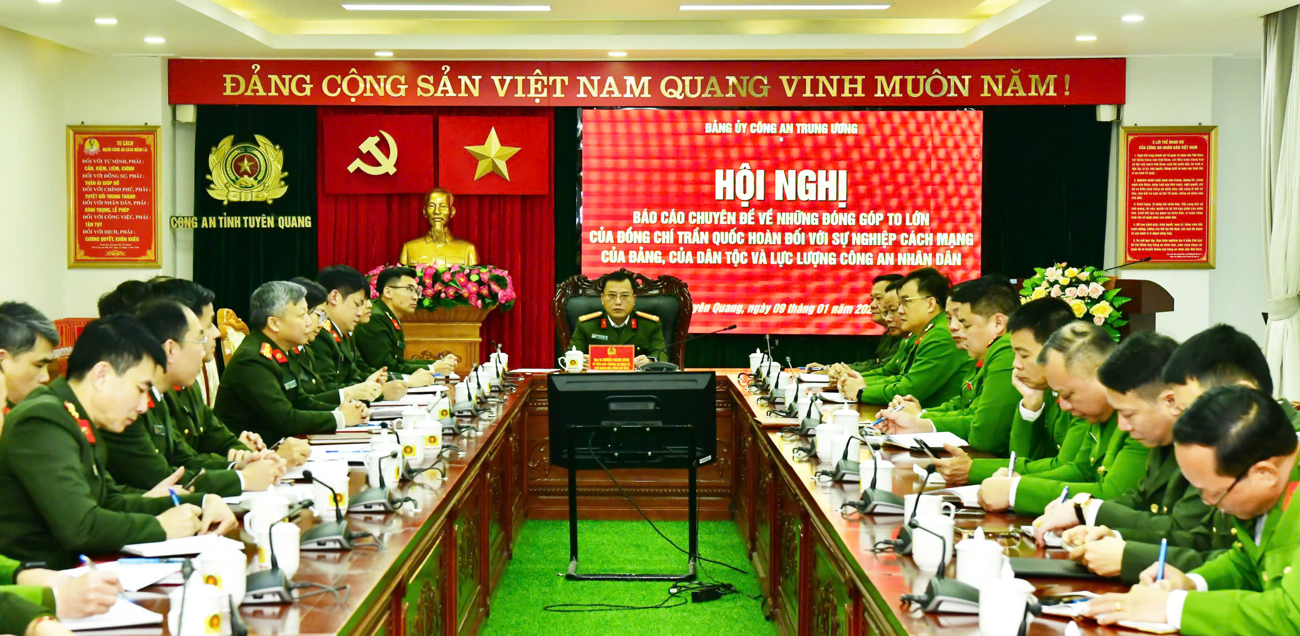 ĐỒNG CHÍ TRẦN QUỐC HOÀN - NHÀ LÃNH ĐẠO CÓ NHIỀU ĐÓNG GÓP ĐỐI VỚI SỰ NGHIỆP CÁCH MẠNG CỦA ĐẢNG, CỦA DÂN TỘC VÀ LỰC LƯỢNG CAND