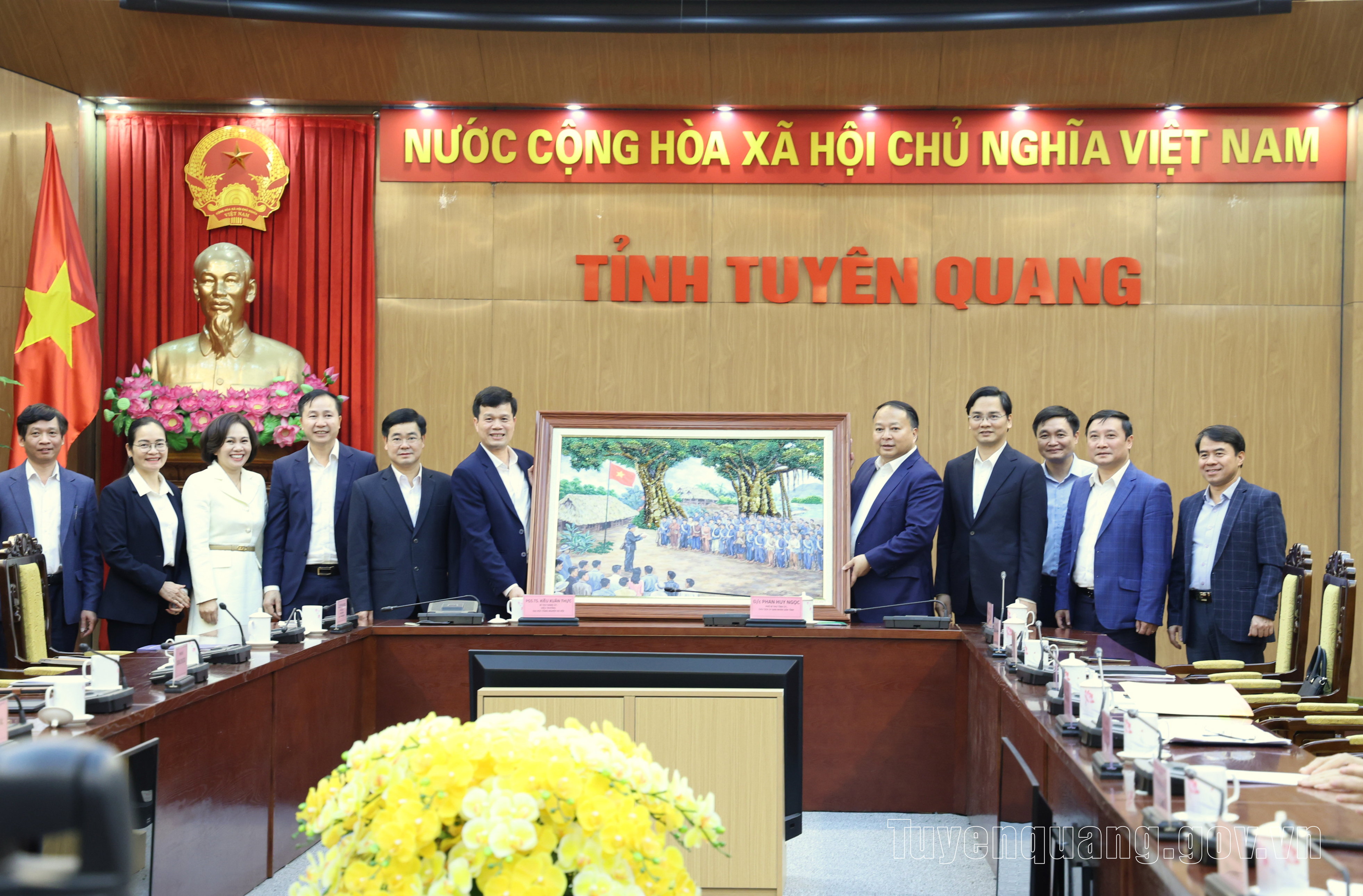 CHỦ TỊCH UBND TỈNH PHAN HUY NGỌC LÀM VIỆC VỚI ĐOÀN CÔNG TÁC CỦA ĐẠI HỌC CÔNG NGHIỆP HÀ NỘI