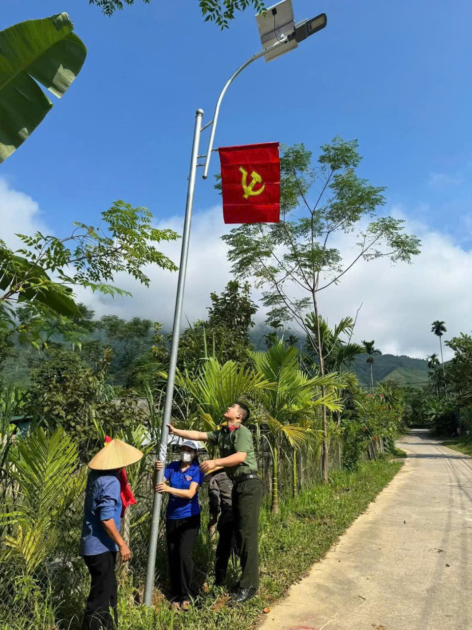 THẮP SÁNG ĐƯỜNG QUÊ THÔN TÂN CƯỜNG