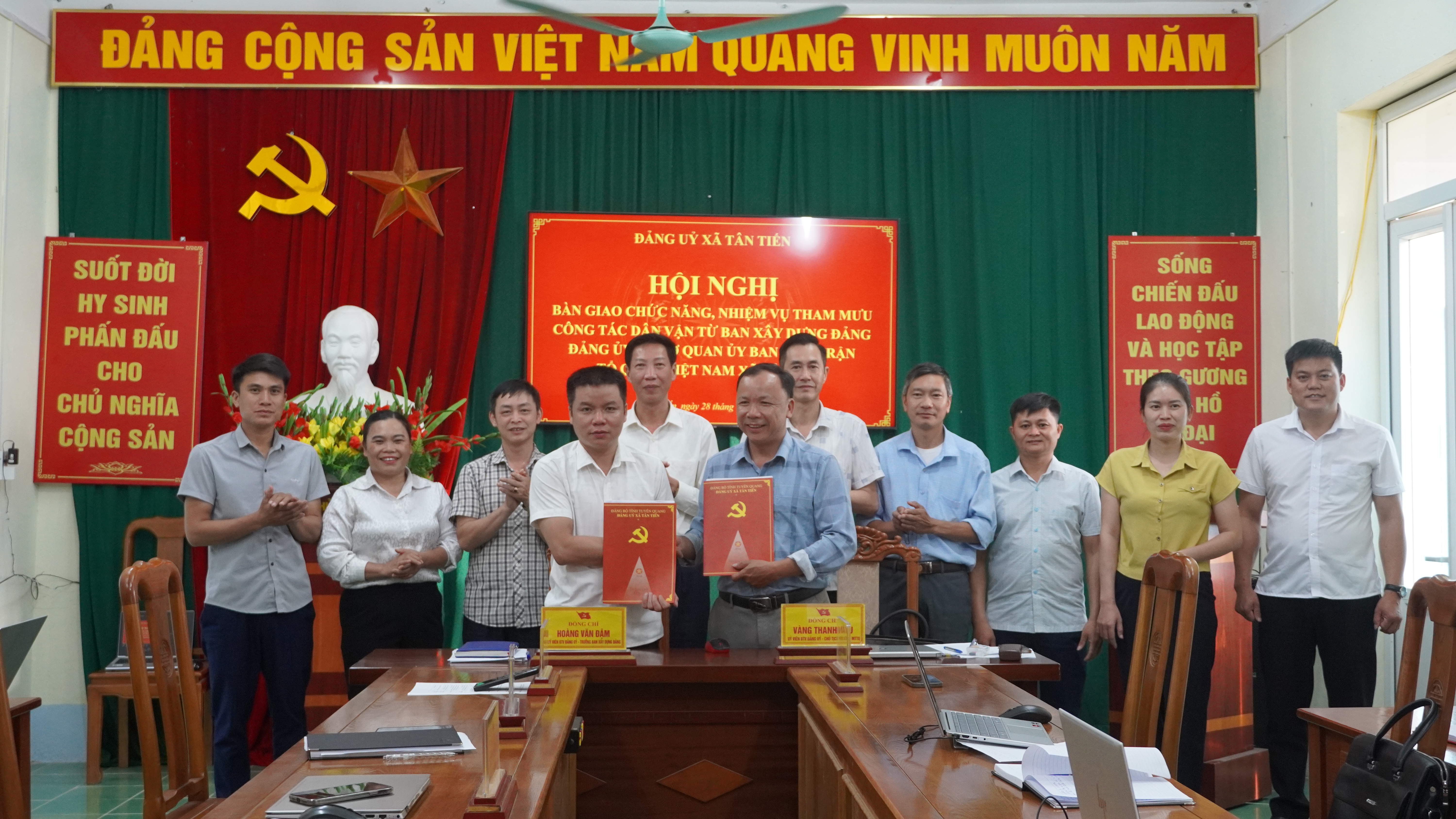 Đảng ủy xã Tân Tiến tổ chức Hội nghị bàn giao chức năng, nhiệm vụ công tác dân vận từ Ban Xây dựng Đảng sang cơ quan Ủy ban Mặt trận Tổ quốc Việt Nam xã Tân Tiến