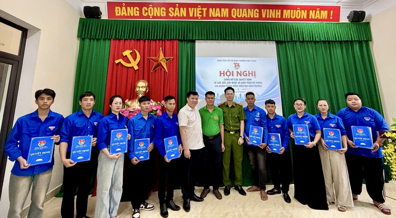 ĐOÀN PHƯỜNG BÌNH THUẬN CÔNG BỐ CÁC QUYẾT ĐỊNH VỀ SẮP XẾP, SÁP NHẬP CHI ĐOÀN TỔ DÂN PHỐ