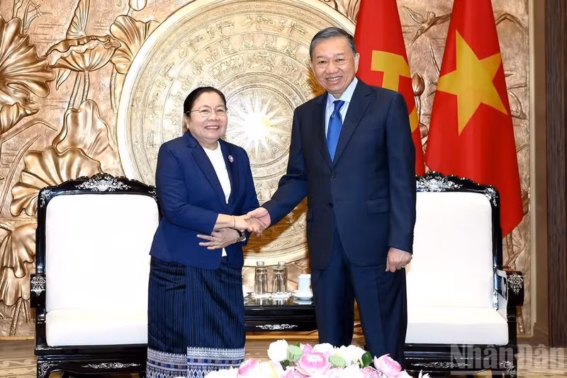 Favourable conditions created for stronger cooperation between Vietnamese, Lao Party organisation commissions: top leader
