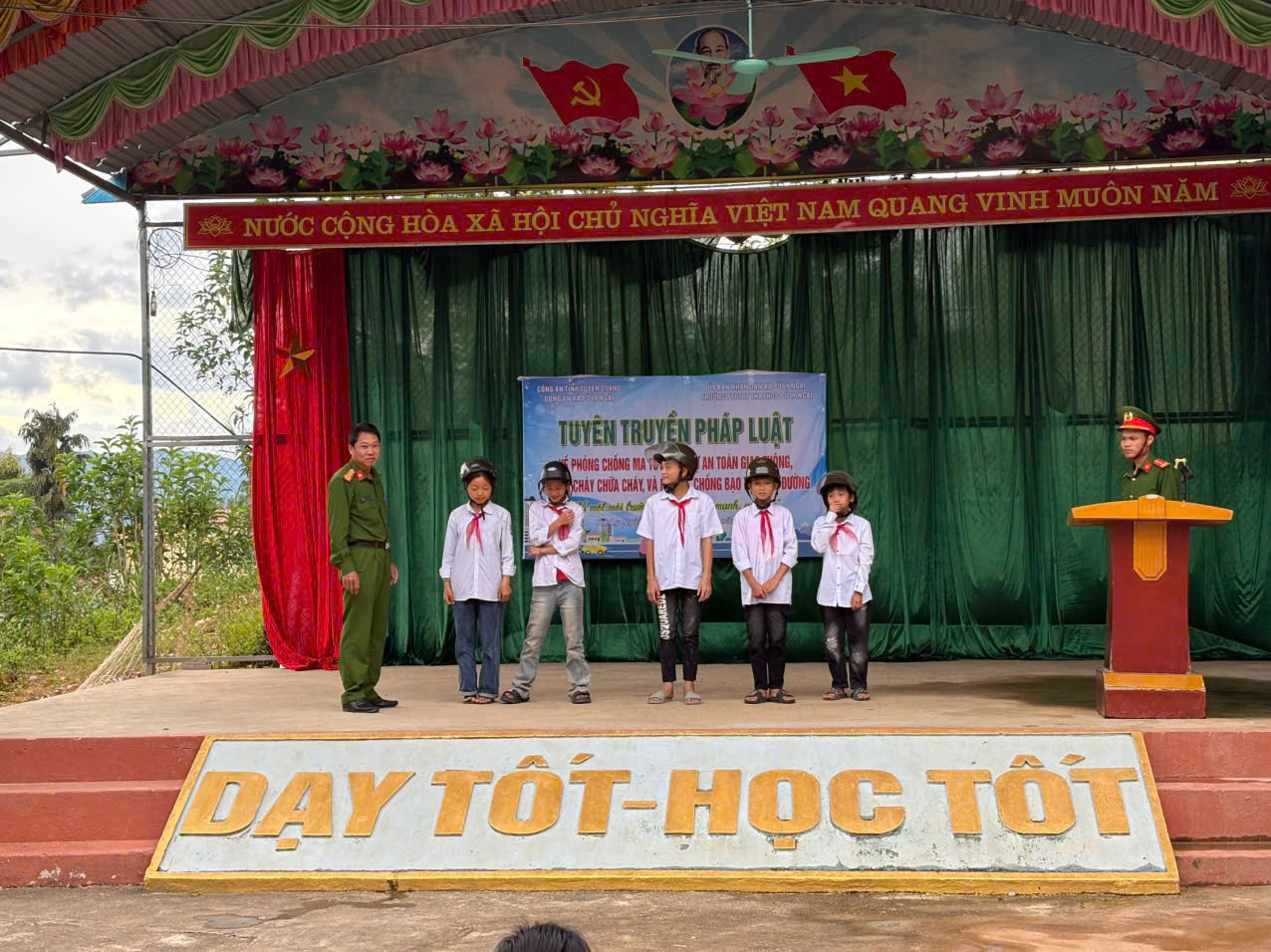 TUYÊN TRUYỀN GIÁO DỤC PHÁP LUẬT TẠI TRƯỜNG PTDTBT TH & THCS PỜ LY NGÀI