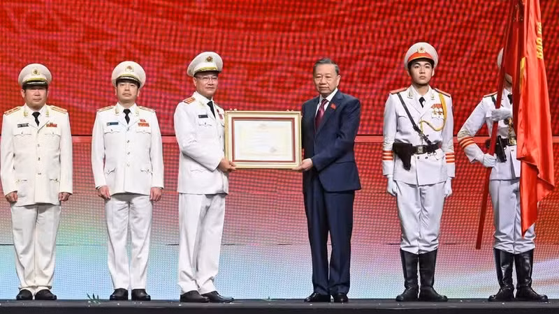 Top leader requests innovation in working methods to ensure proactive security in all situations