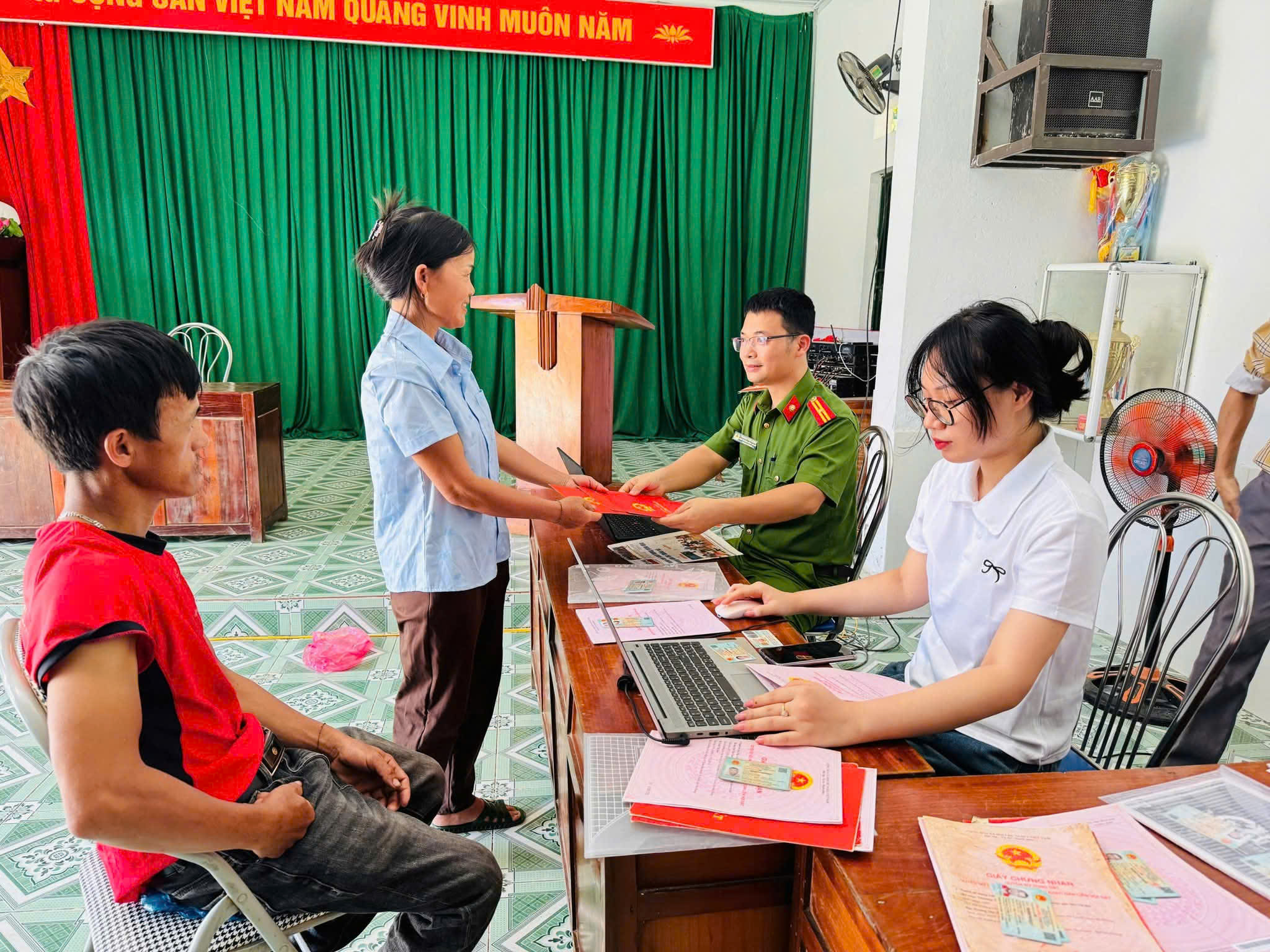 CÔNG AN XÃ THUẬN HÒA TĂNG CƯỜNG CHUẨN HÓA DỮ LIỆU ĐẤT ĐAI PHỤC VỤ CHUYỂN ĐỔI SỐ 