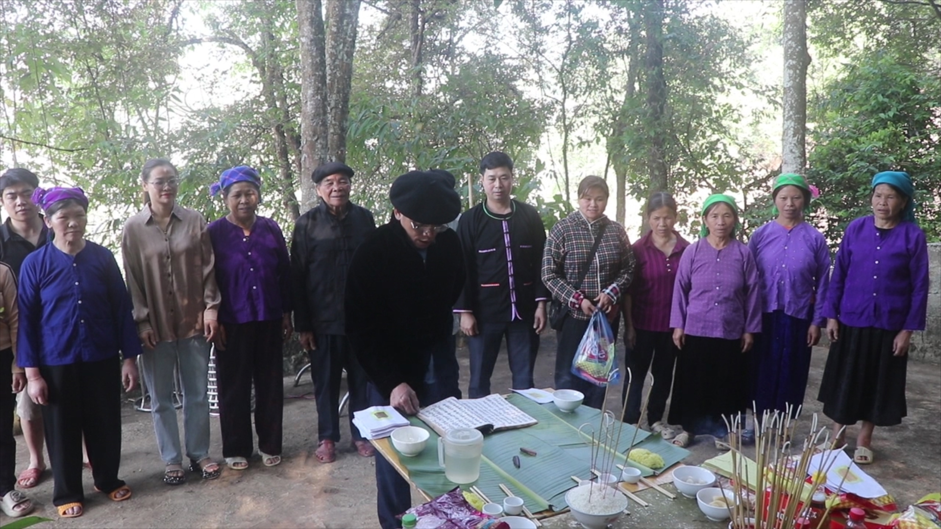 LŨNG CÚ: ĐỘC ĐÁO LỄ CÚNG THẦN RỪNG CỦA NGƯỜI GIÁY THÔN MÁ LÉ