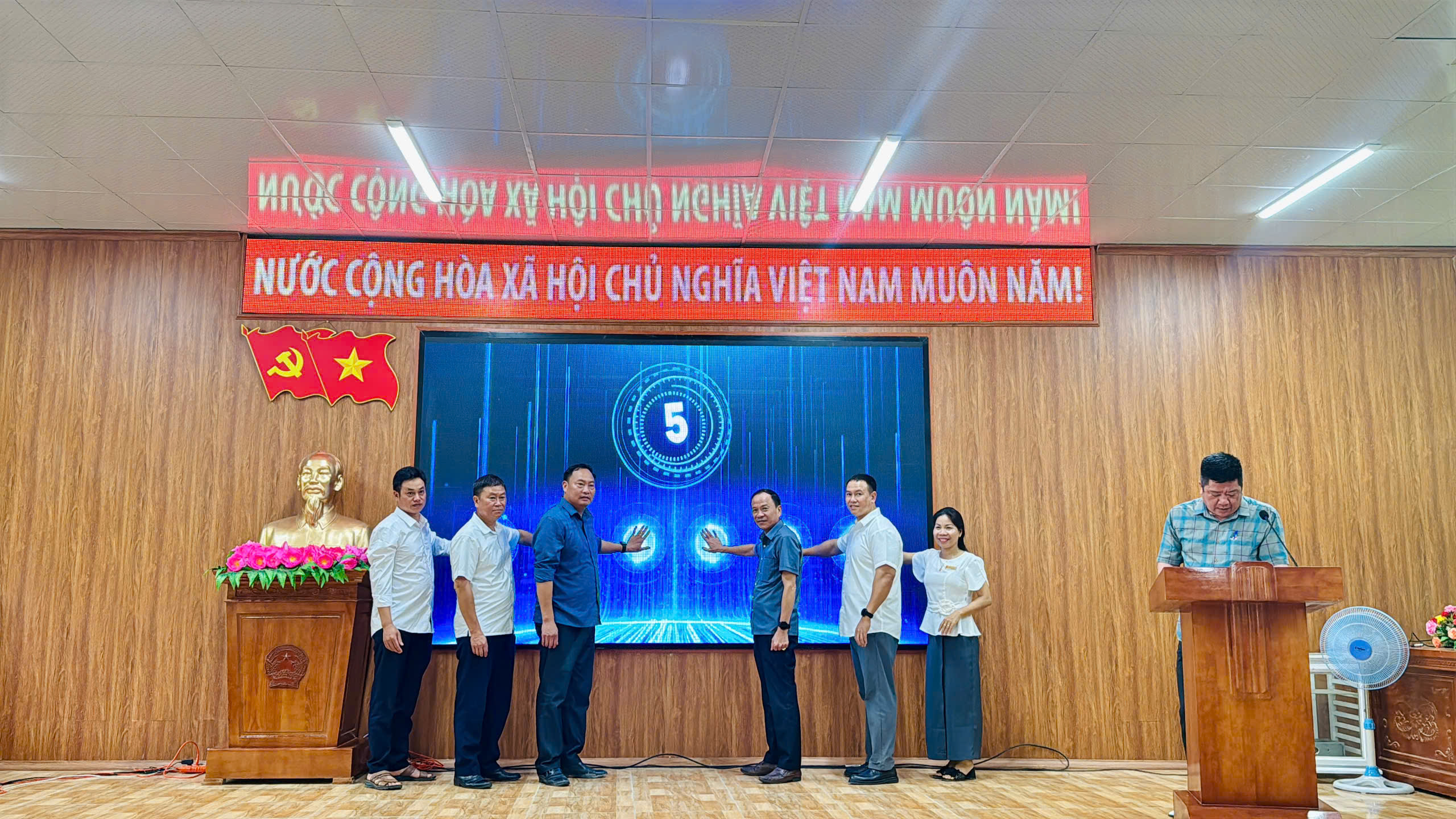 XÃ NẤM DẨN RA MẮT ĐIỂM HỖ TRỢ DỊCH VỤ CÔNG TRỰC TUYẾN, NÂNG CAO HIỆU QUẢ PHỤC VỤ NHÂN DÂN